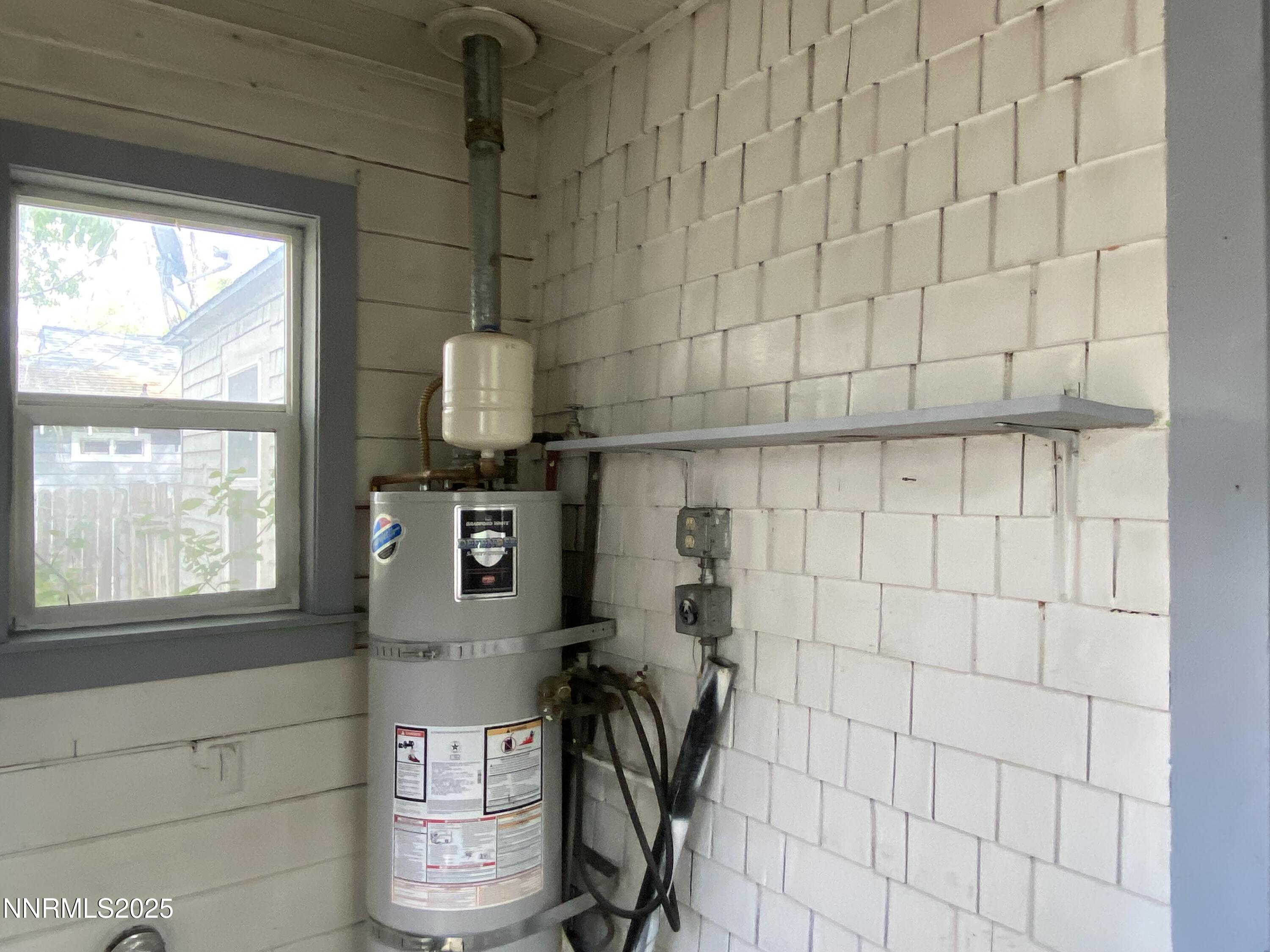 401 & 403 N Walsh Street Property Photo 25