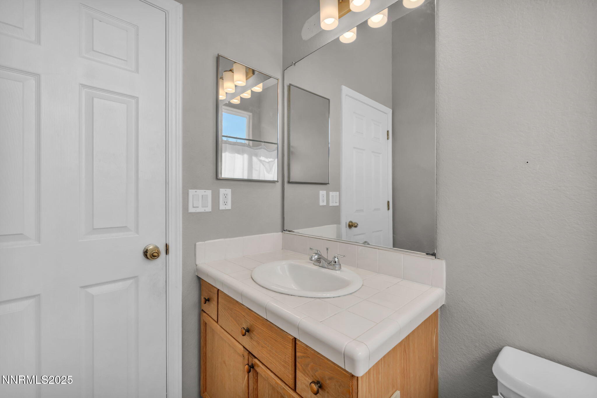 908 Jones Way Property Photo 17