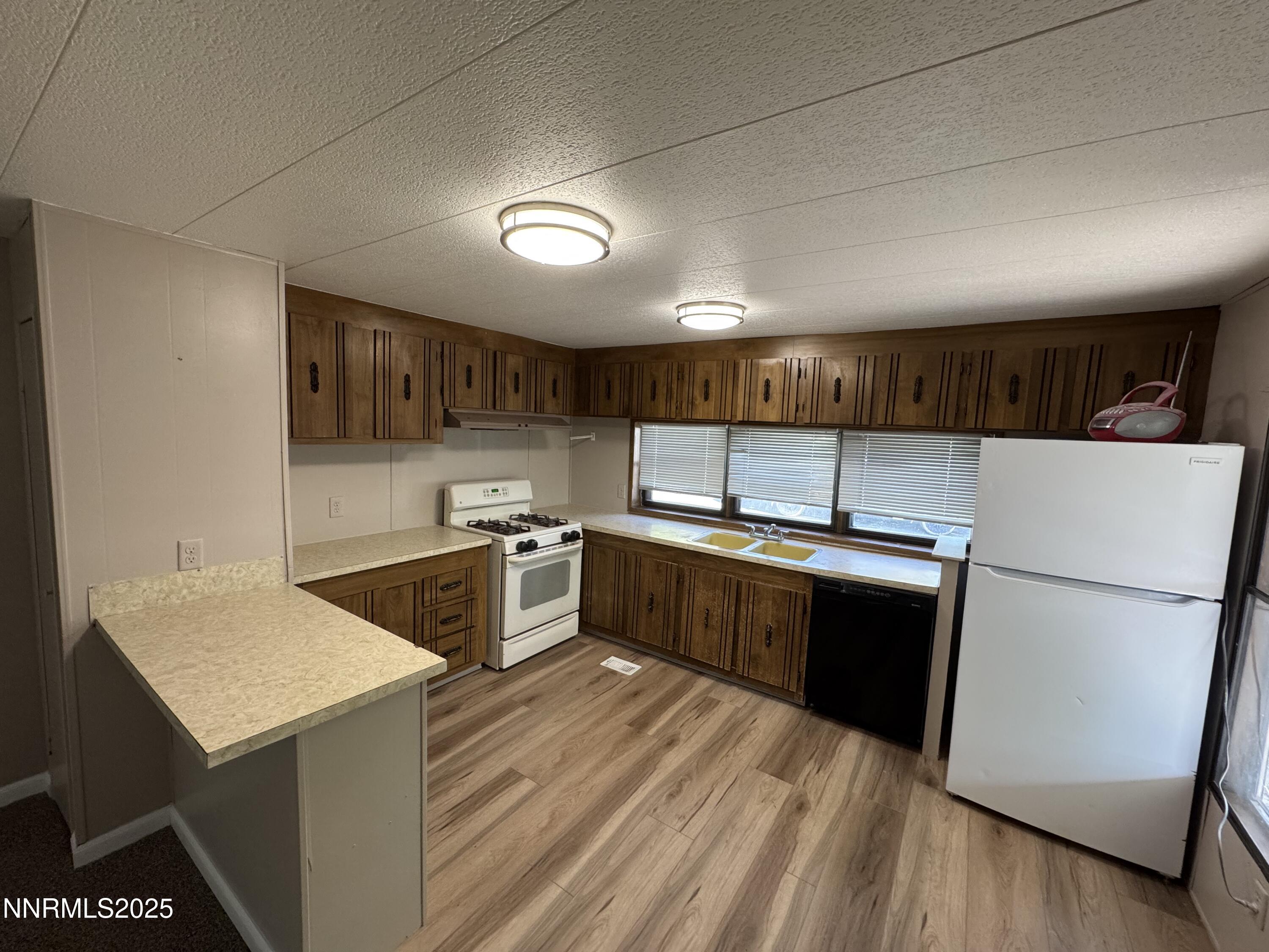 381 W Patrician Drive Property Photo 4
