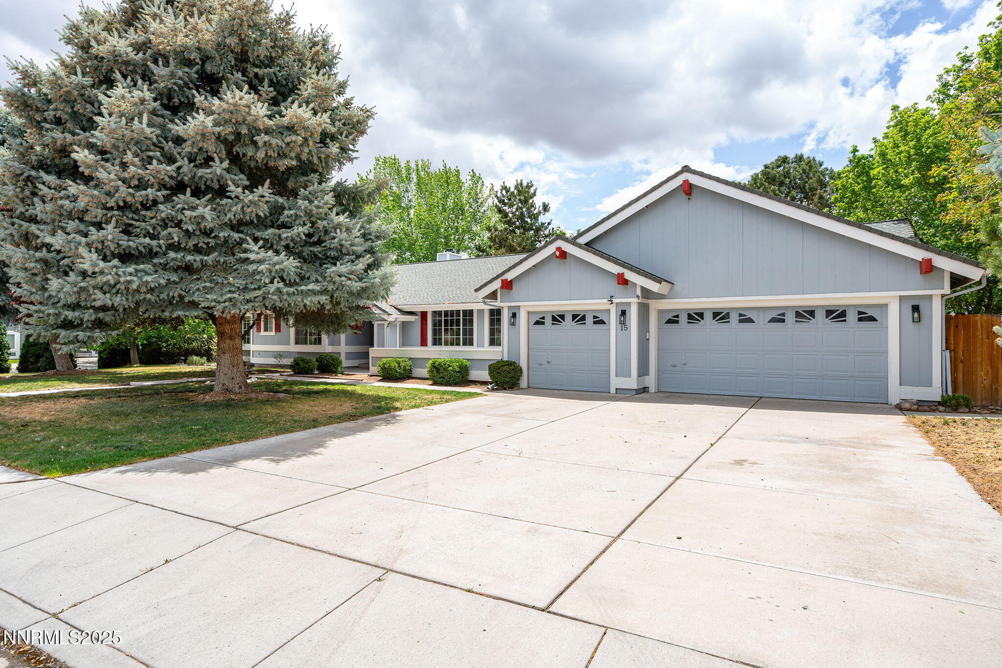 15 Sunlit Court Property Photo 2
