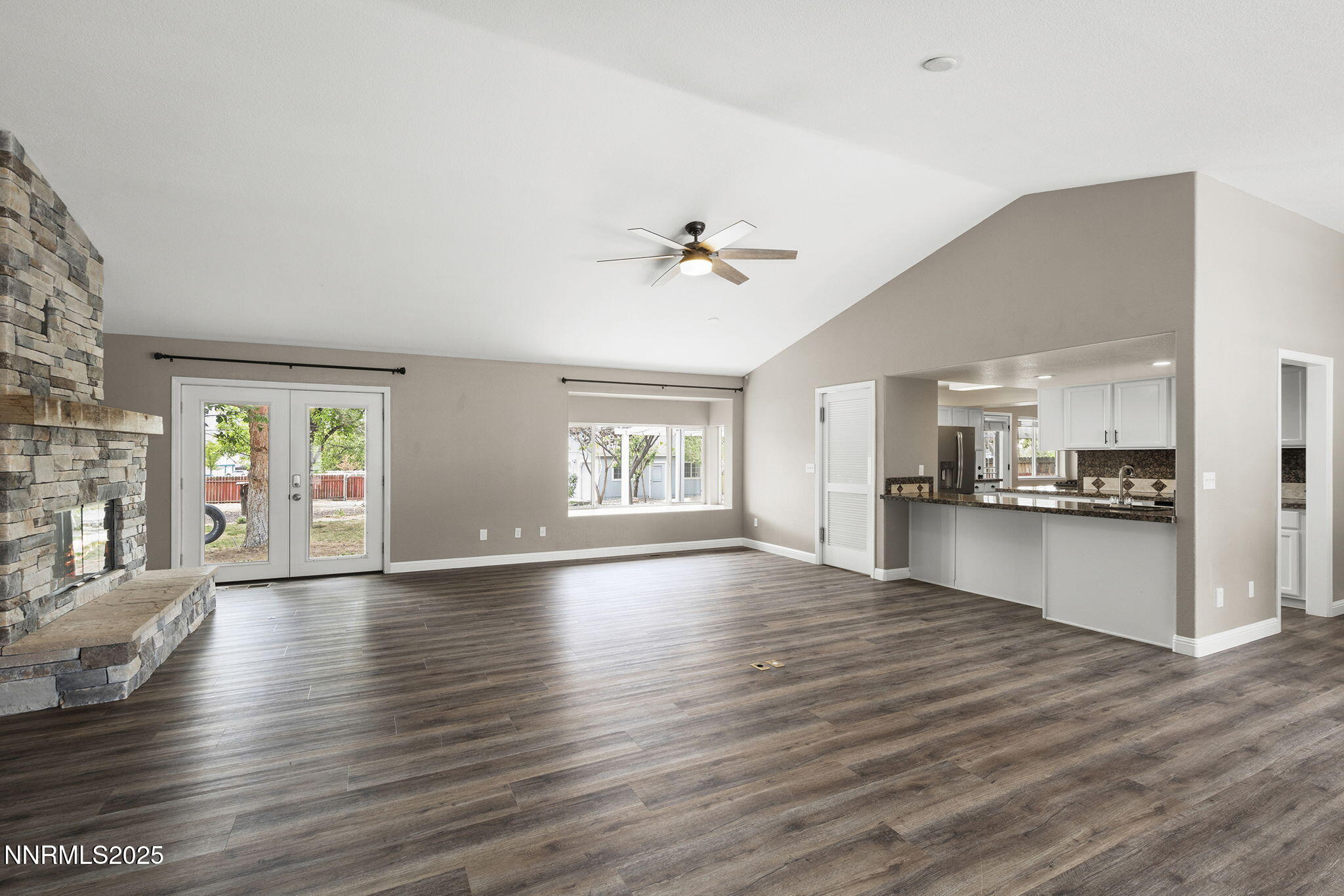 15 Sunlit Court Property Photo 8
