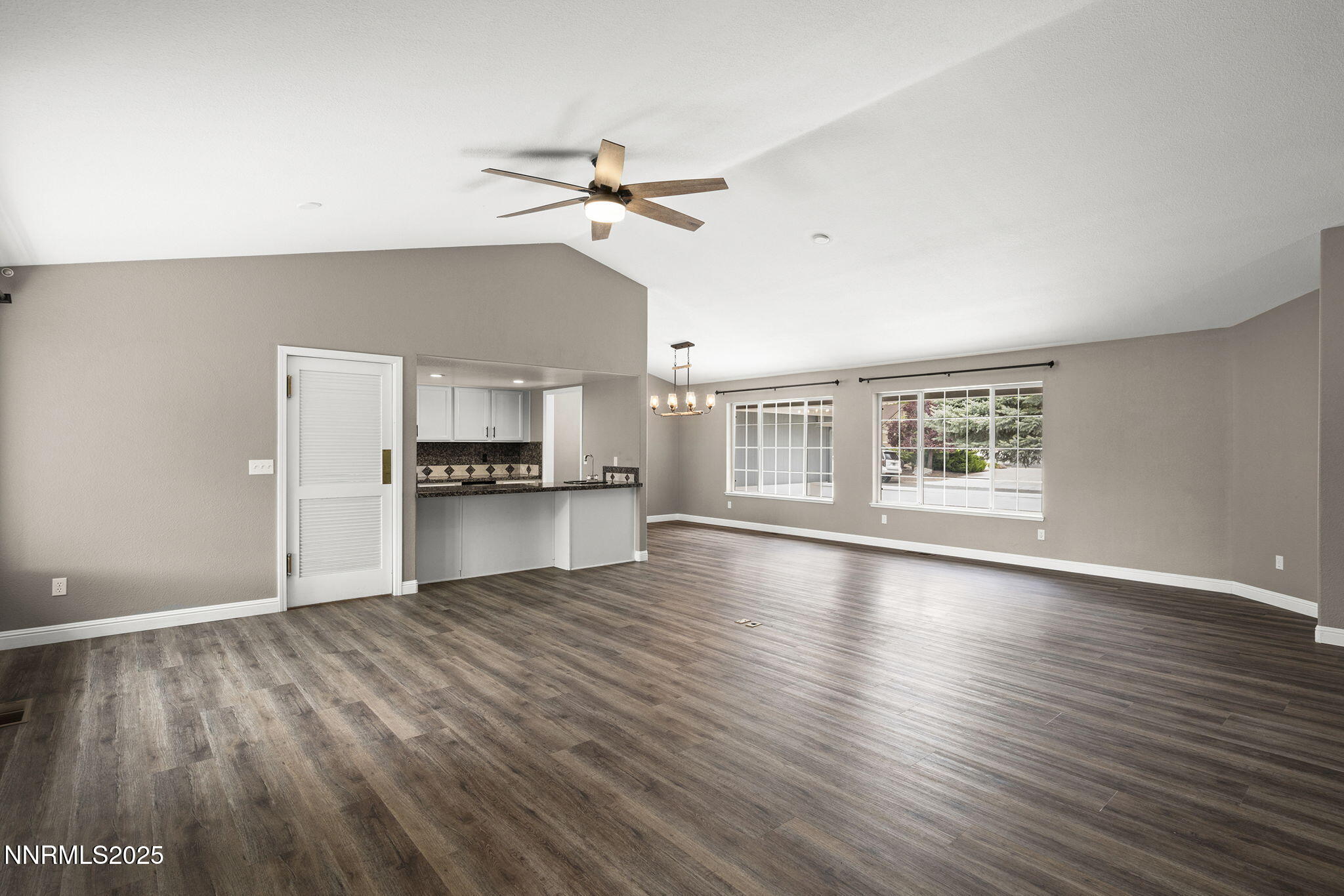 15 Sunlit Court Property Photo 11