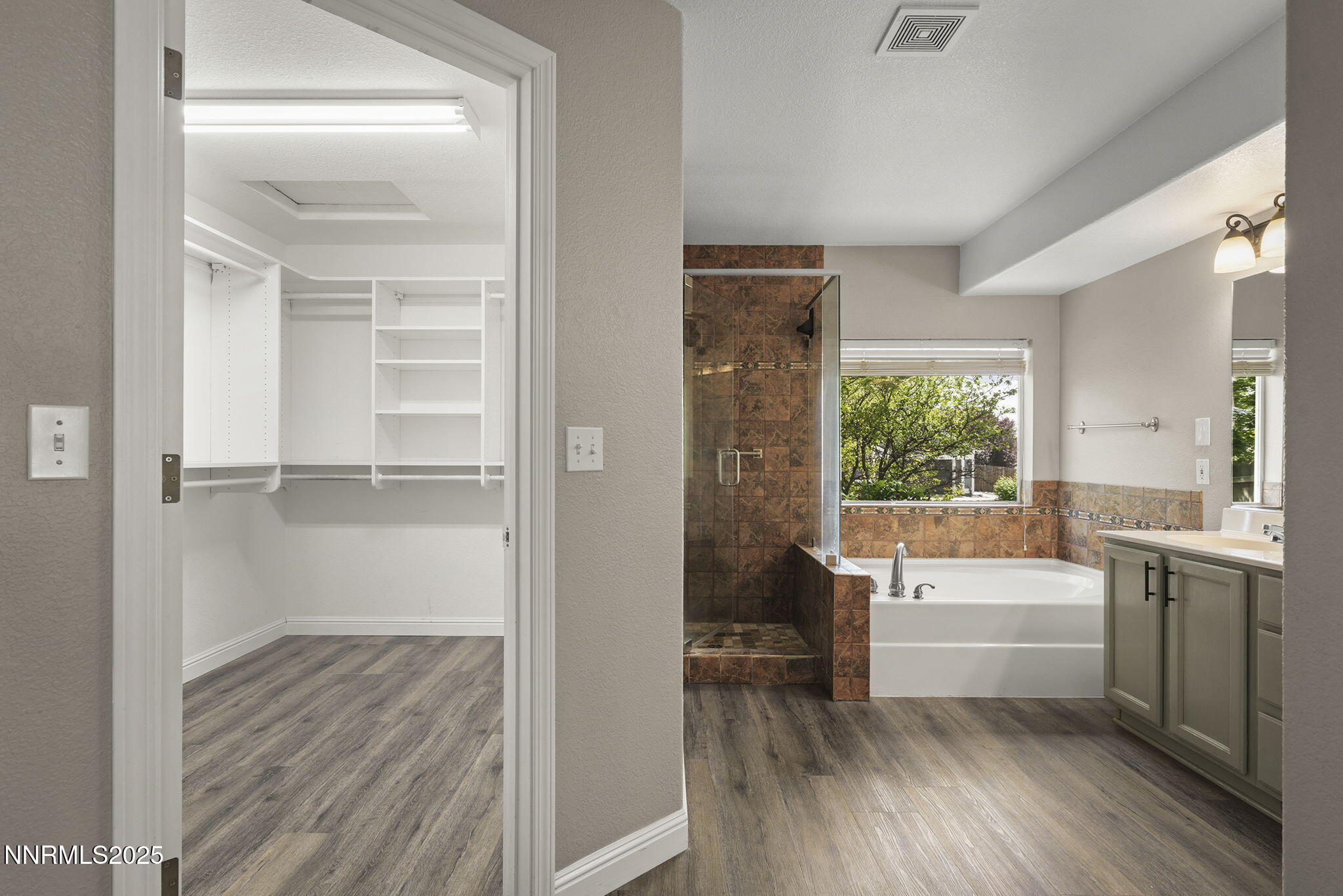 15 Sunlit Court Property Photo 23