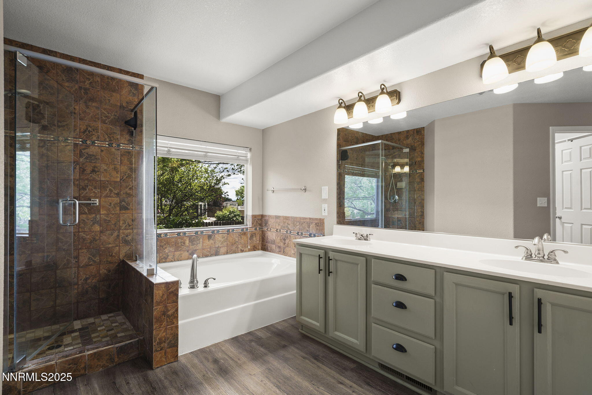 15 Sunlit Court Property Photo 24