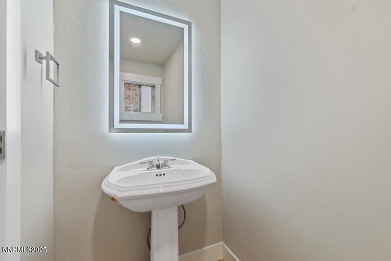 2080 Del Rio Lane Property Photo 17