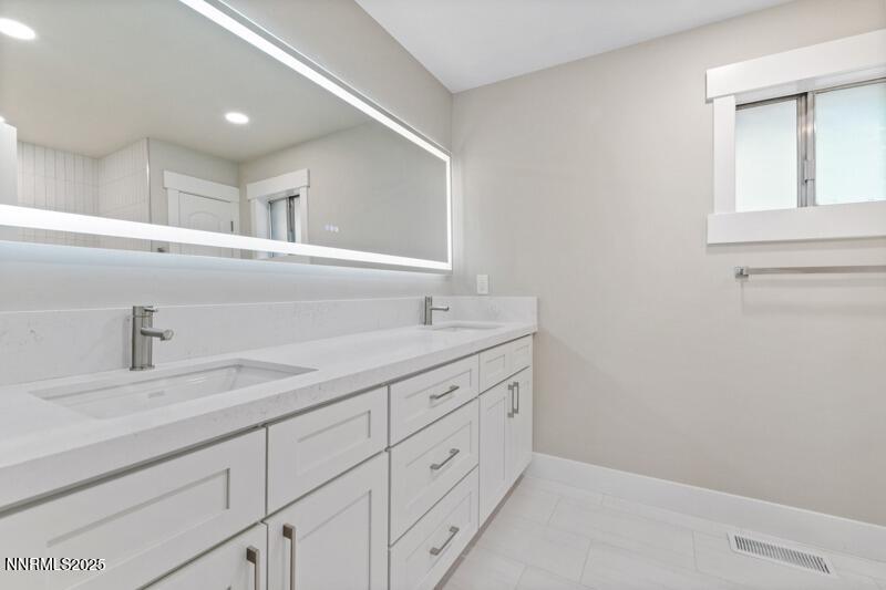 2080 Del Rio Lane Property Photo 23