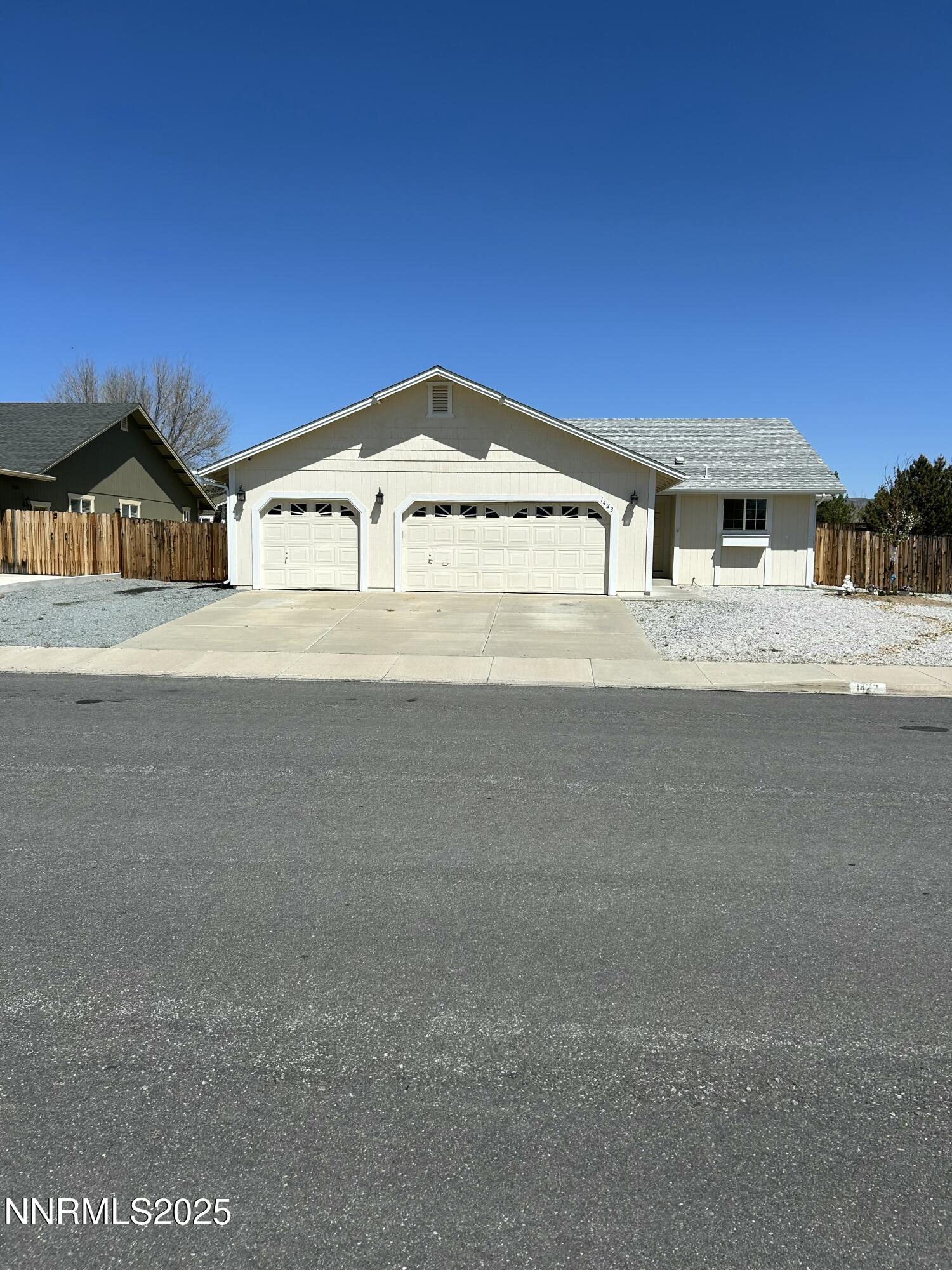 1423 Talking Sparrow Drive Property Photo 1