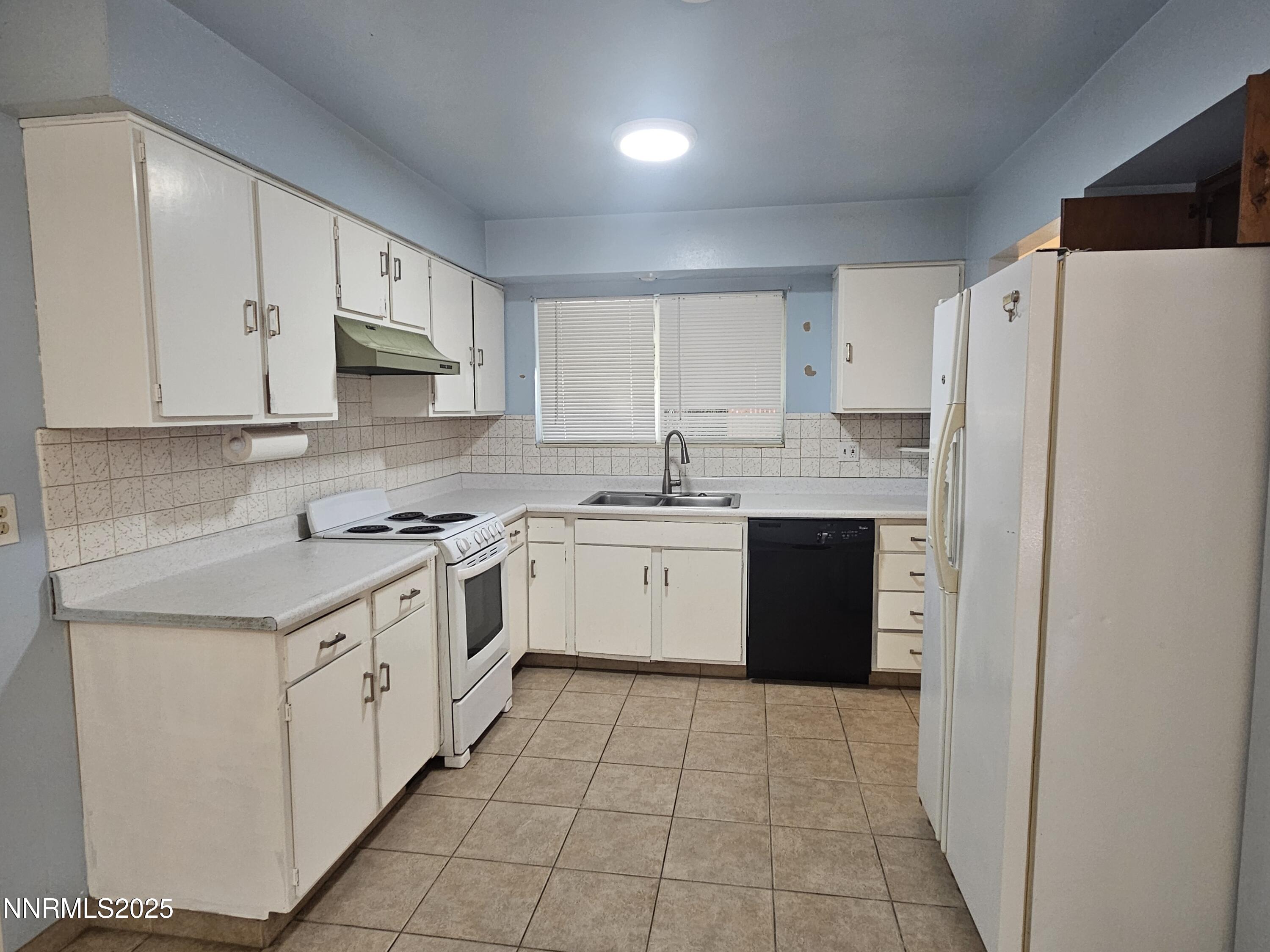 277 Smithridge Park Property Photo 3