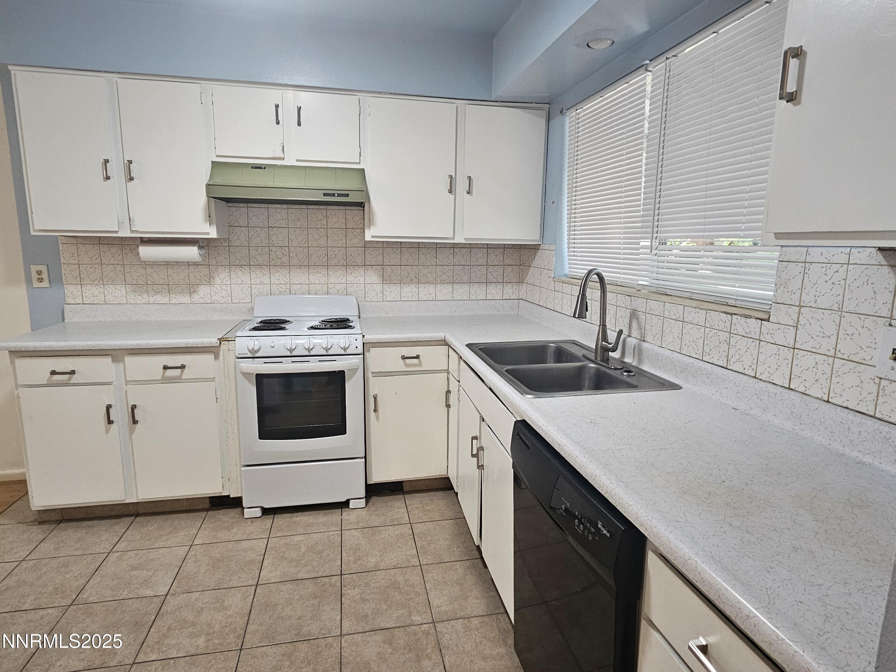 277 Smithridge Park Property Photo 4