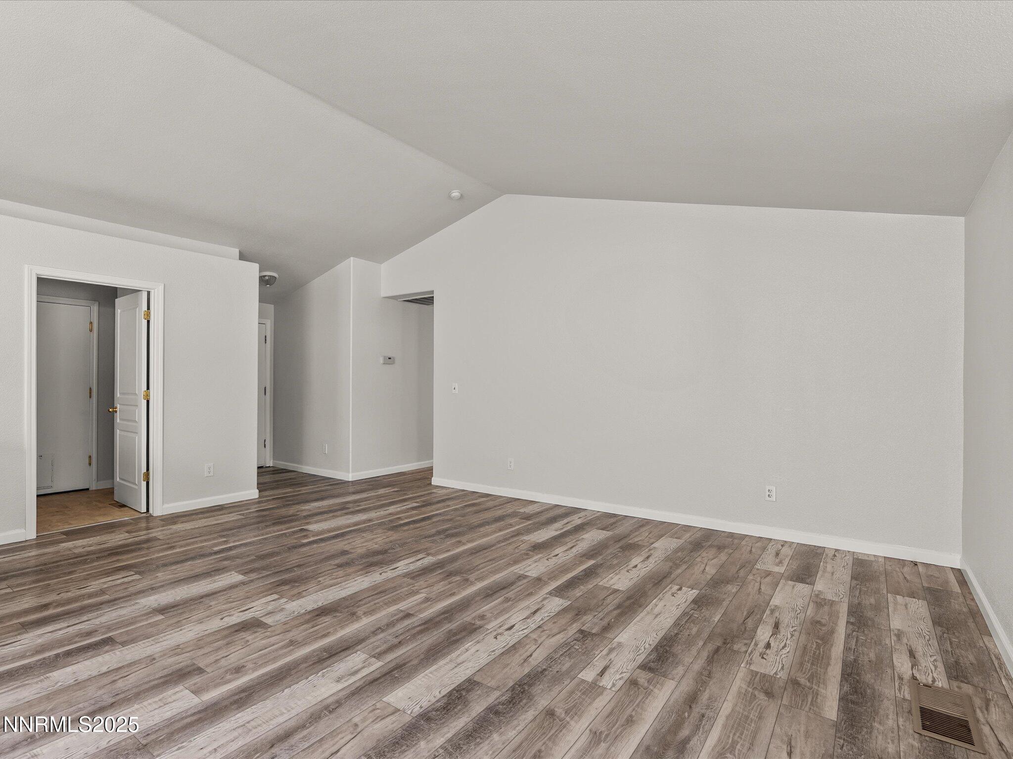 1463 Grey Bluffs Drive Property Photo 6