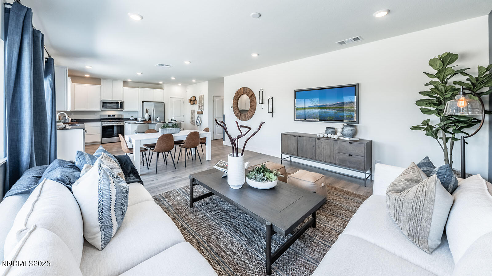 700 Silver Canoe Court Property Photo 3