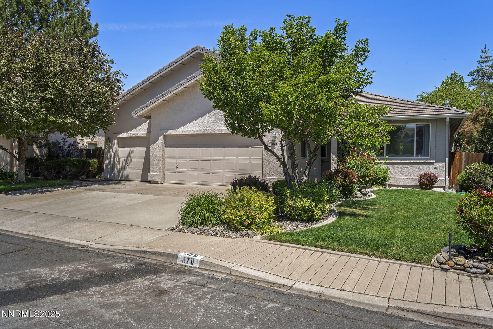 370 River Front Drive Property Photo 1