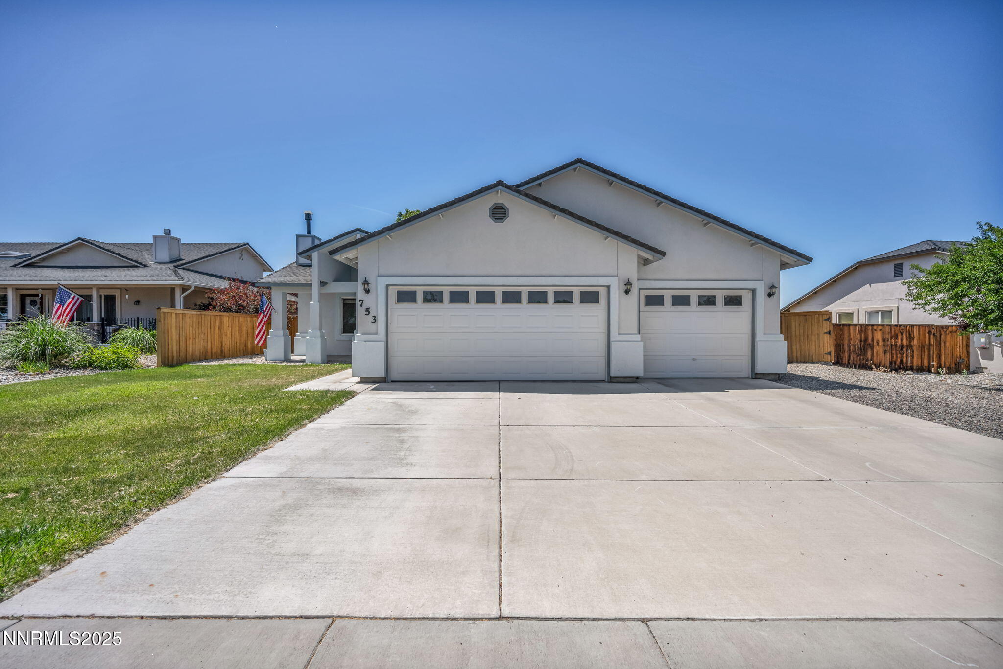 753 Divot Drive Property Photo 2