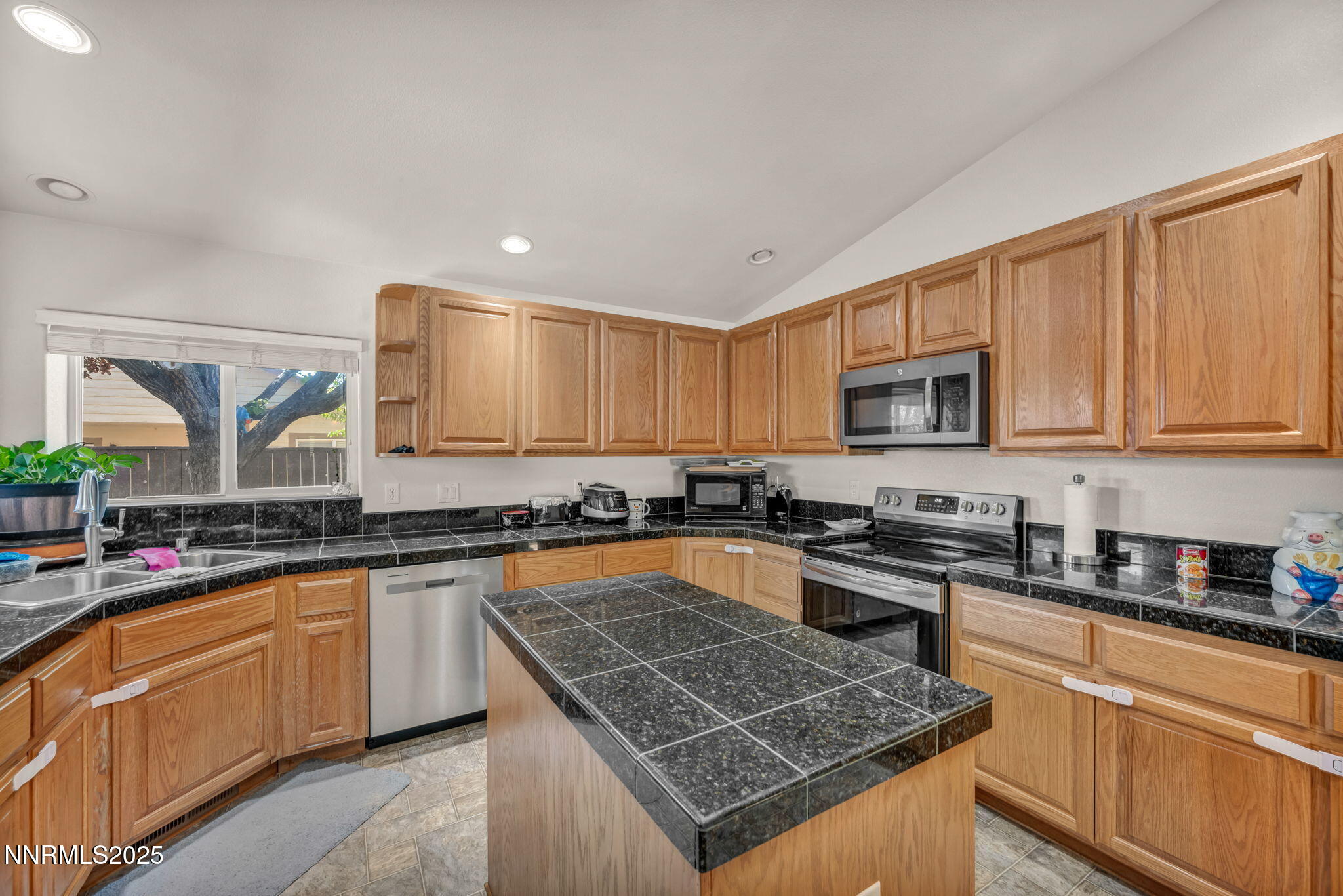 753 Divot Drive Property Photo 23