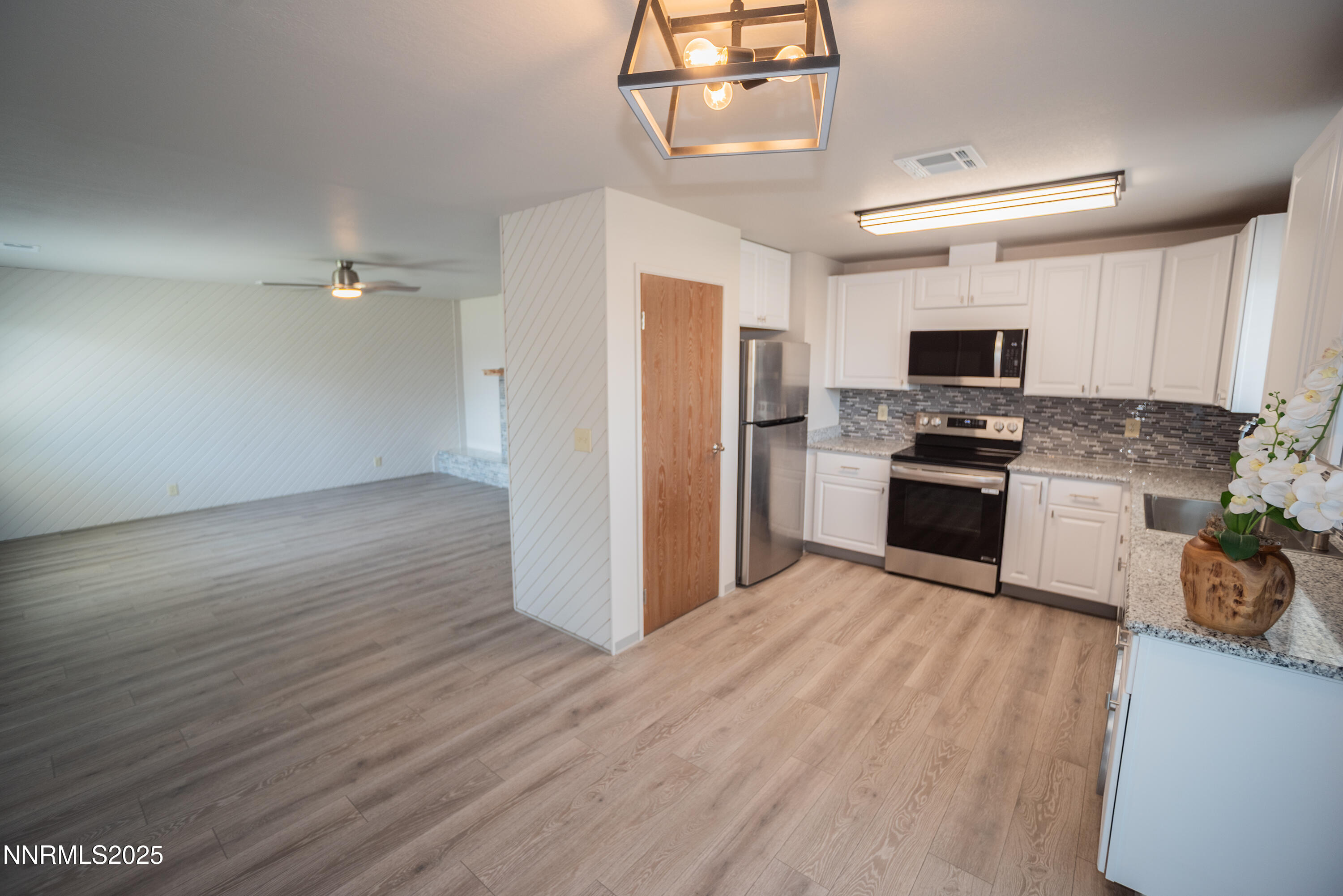 231 N Whitacre Street Property Photo 6