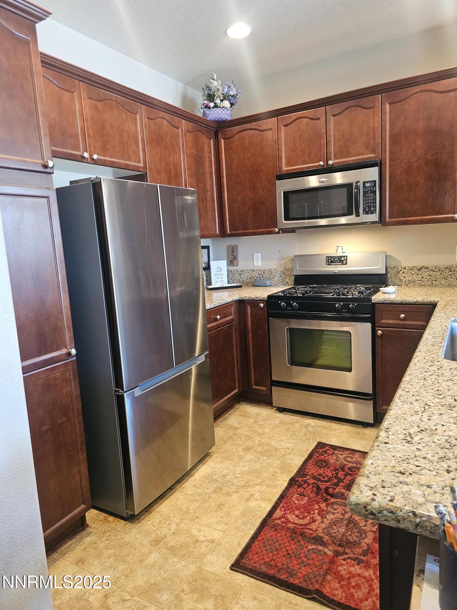 1242 Figuero Way Property Photo 3