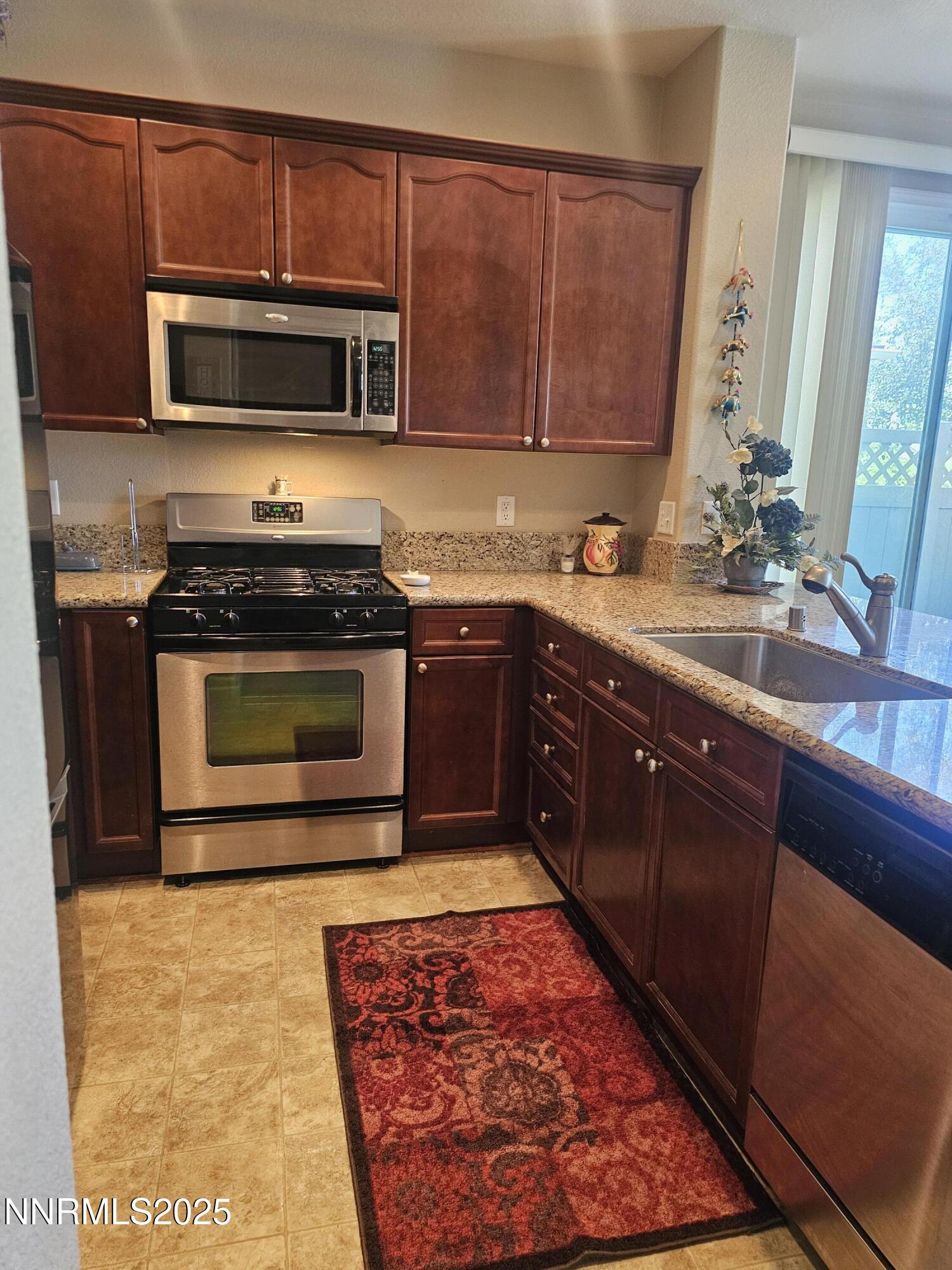 1242 Figuero Way Property Photo 4