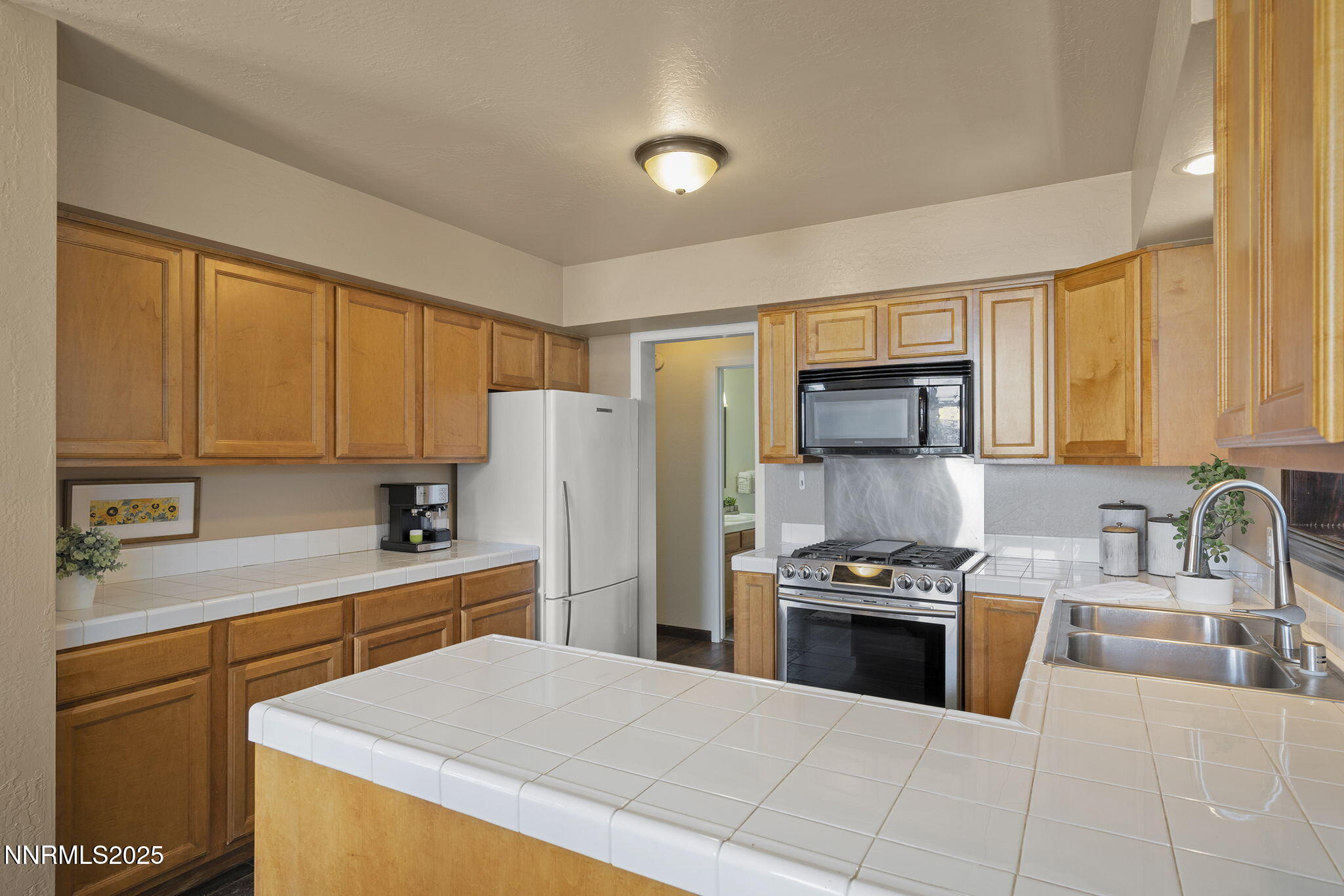 909 Tyner Way Property Photo 12