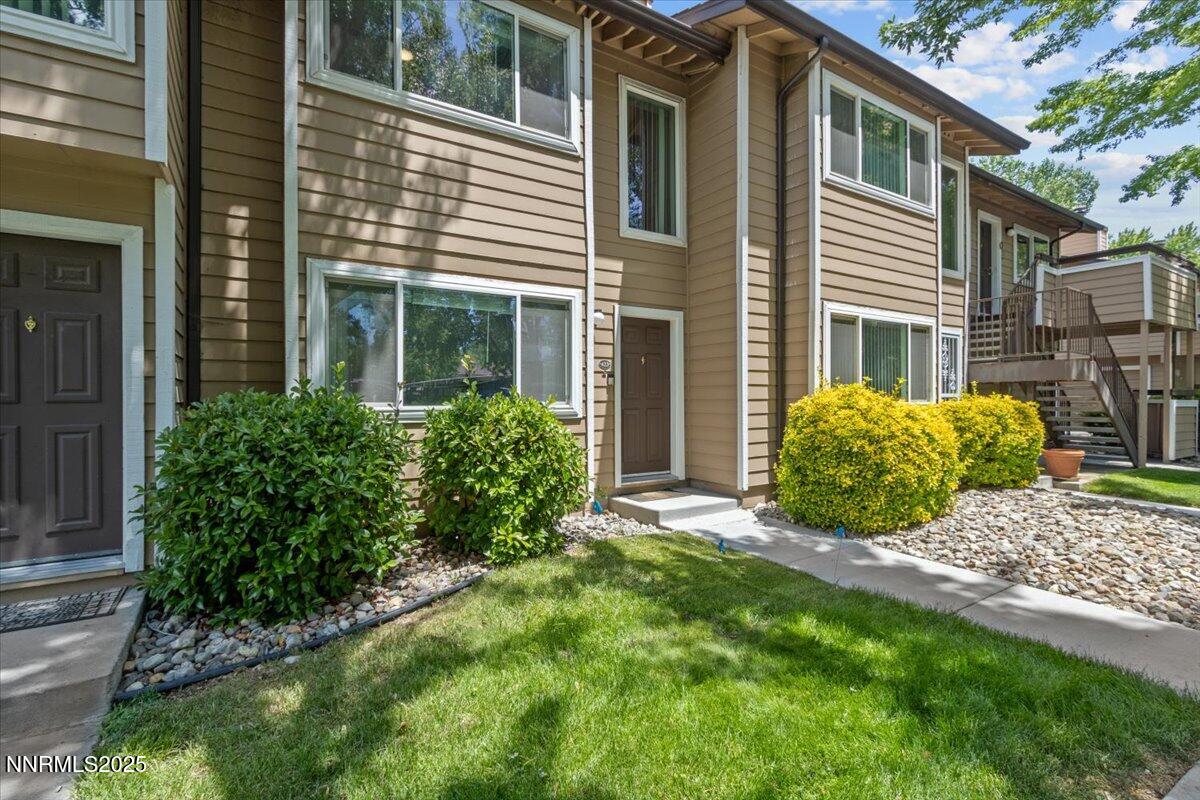423 Barclay Ct Property Photo 1
