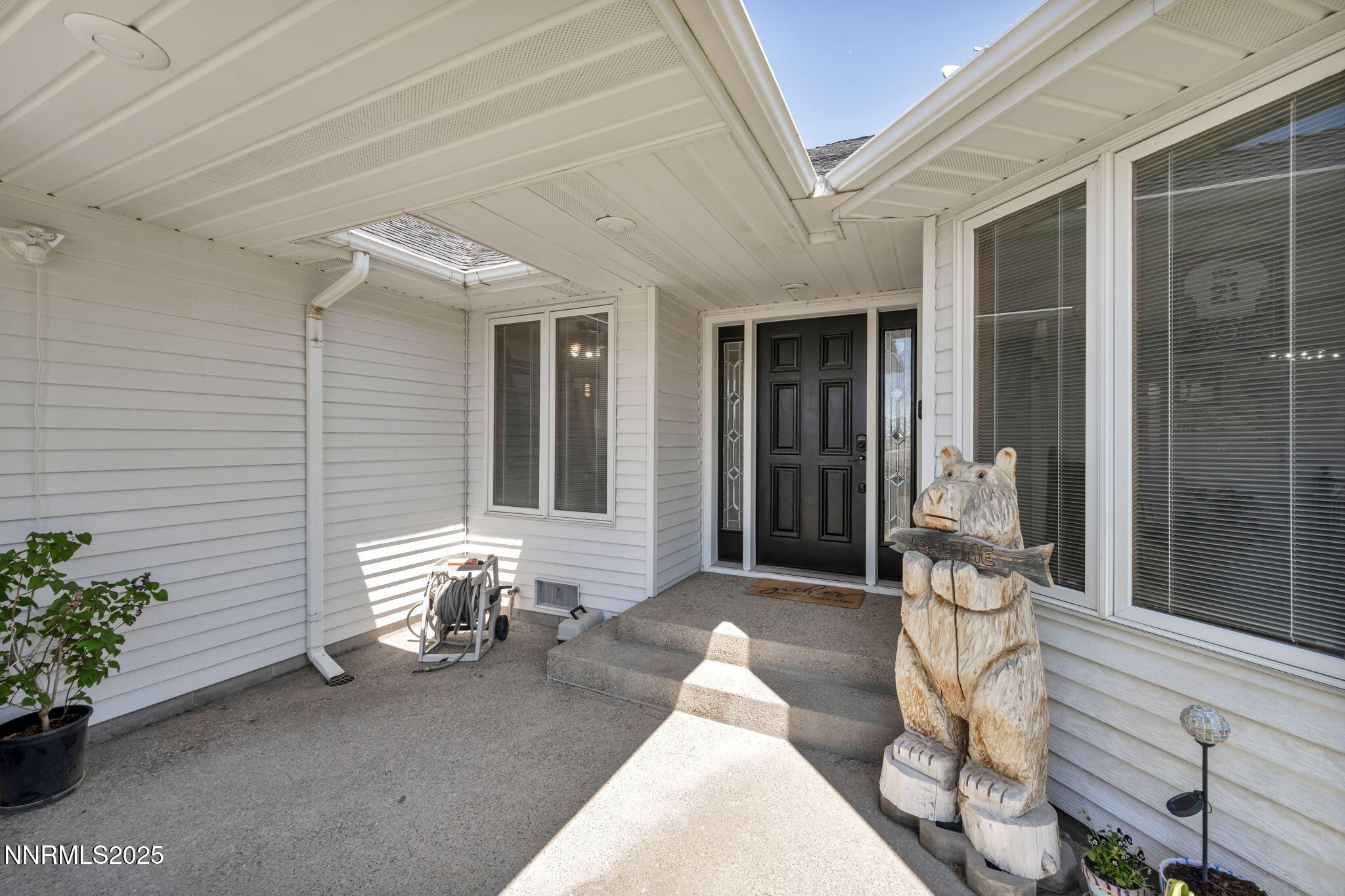 5595 Kluncy Canyon Road Property Photo 2