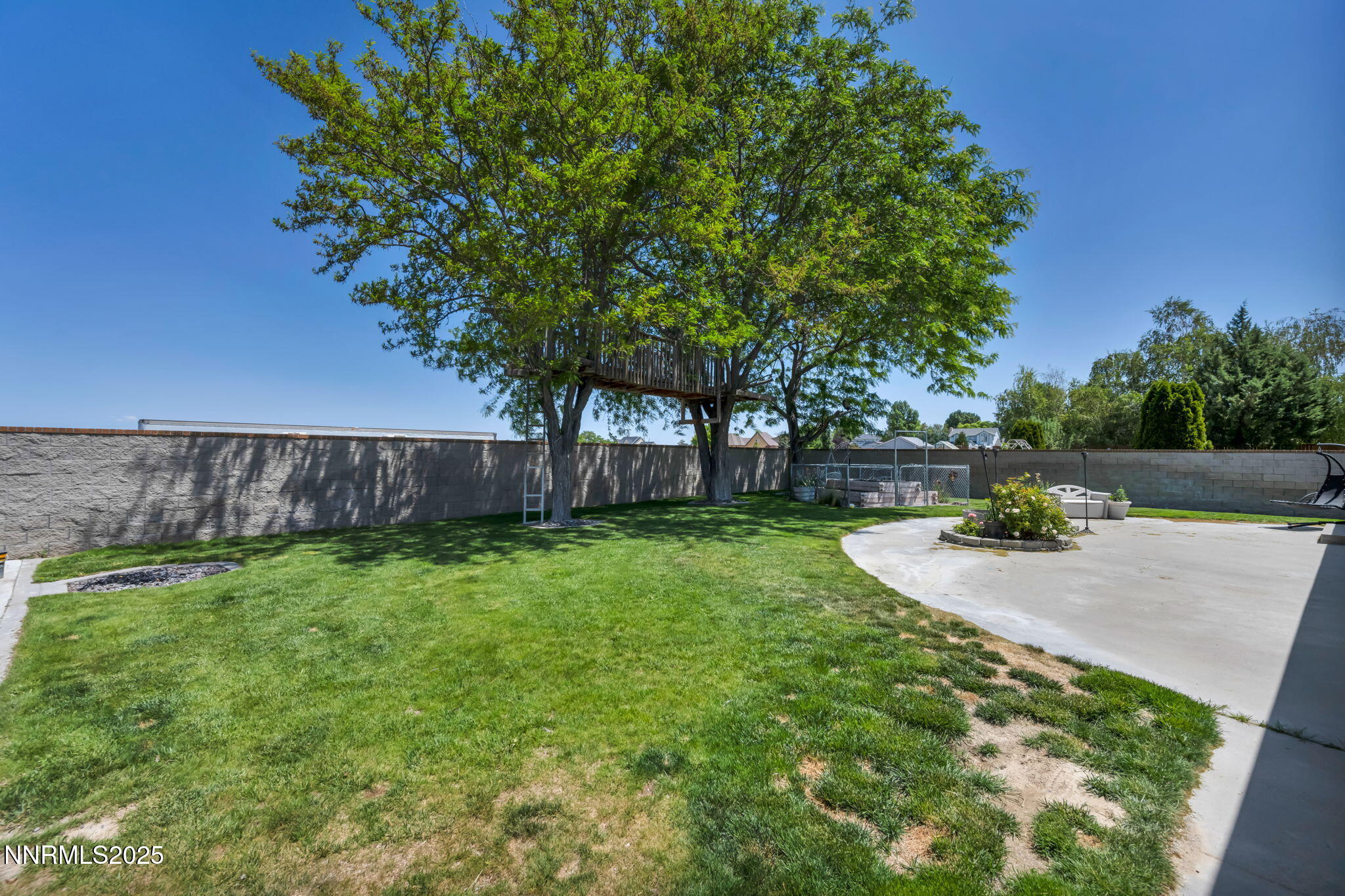 5595 Kluncy Canyon Road Property Photo 7