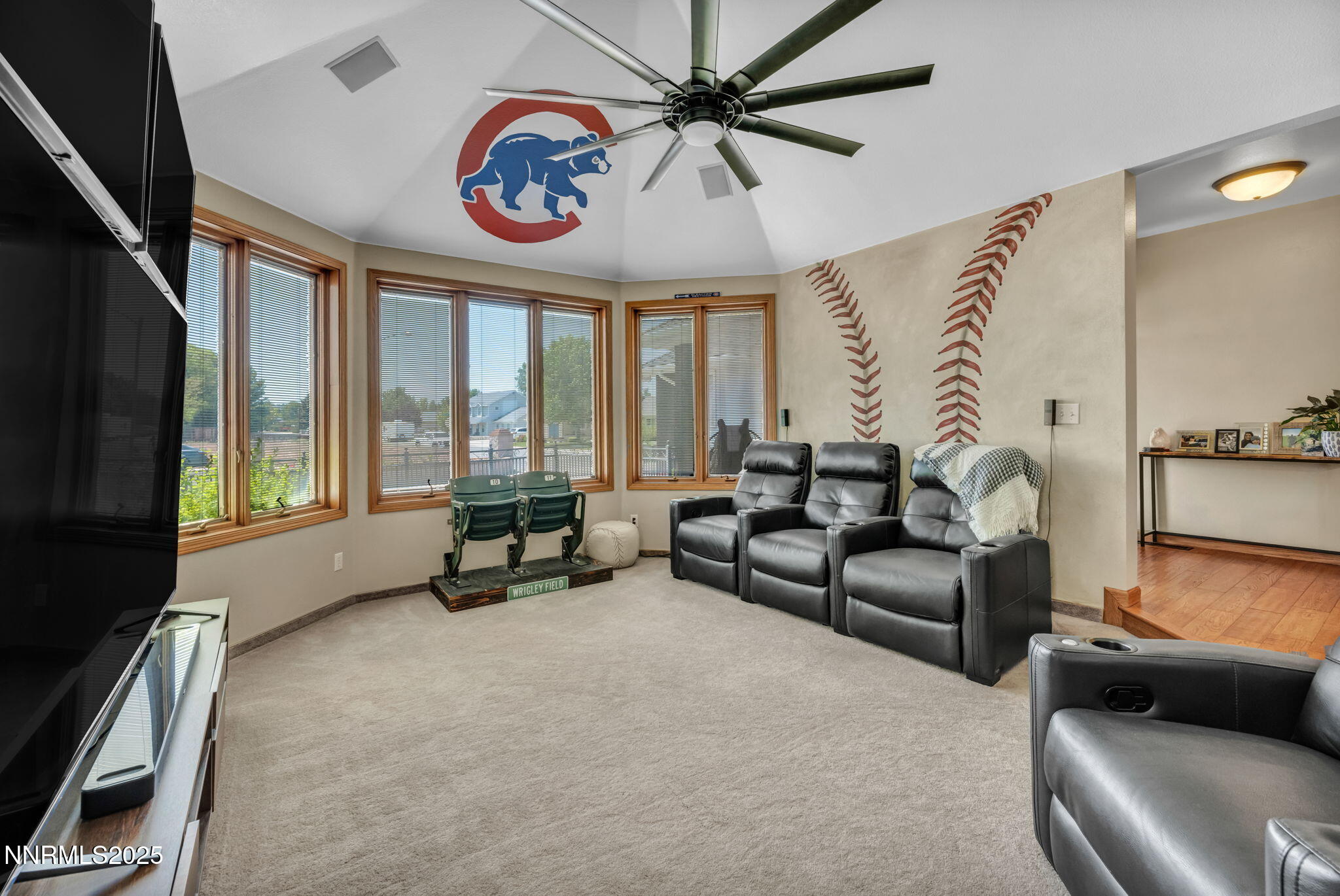 5595 Kluncy Canyon Road Property Photo 12