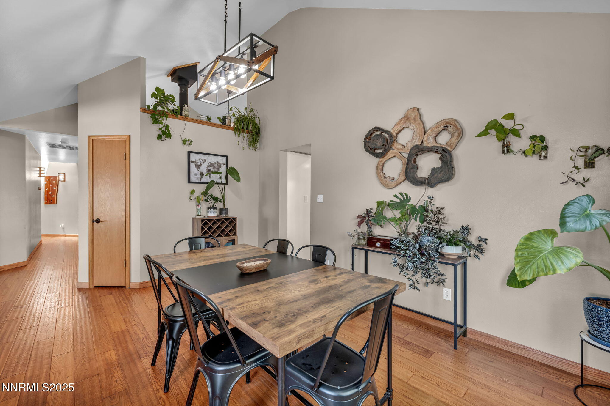 5595 Kluncy Canyon Road Property Photo 15