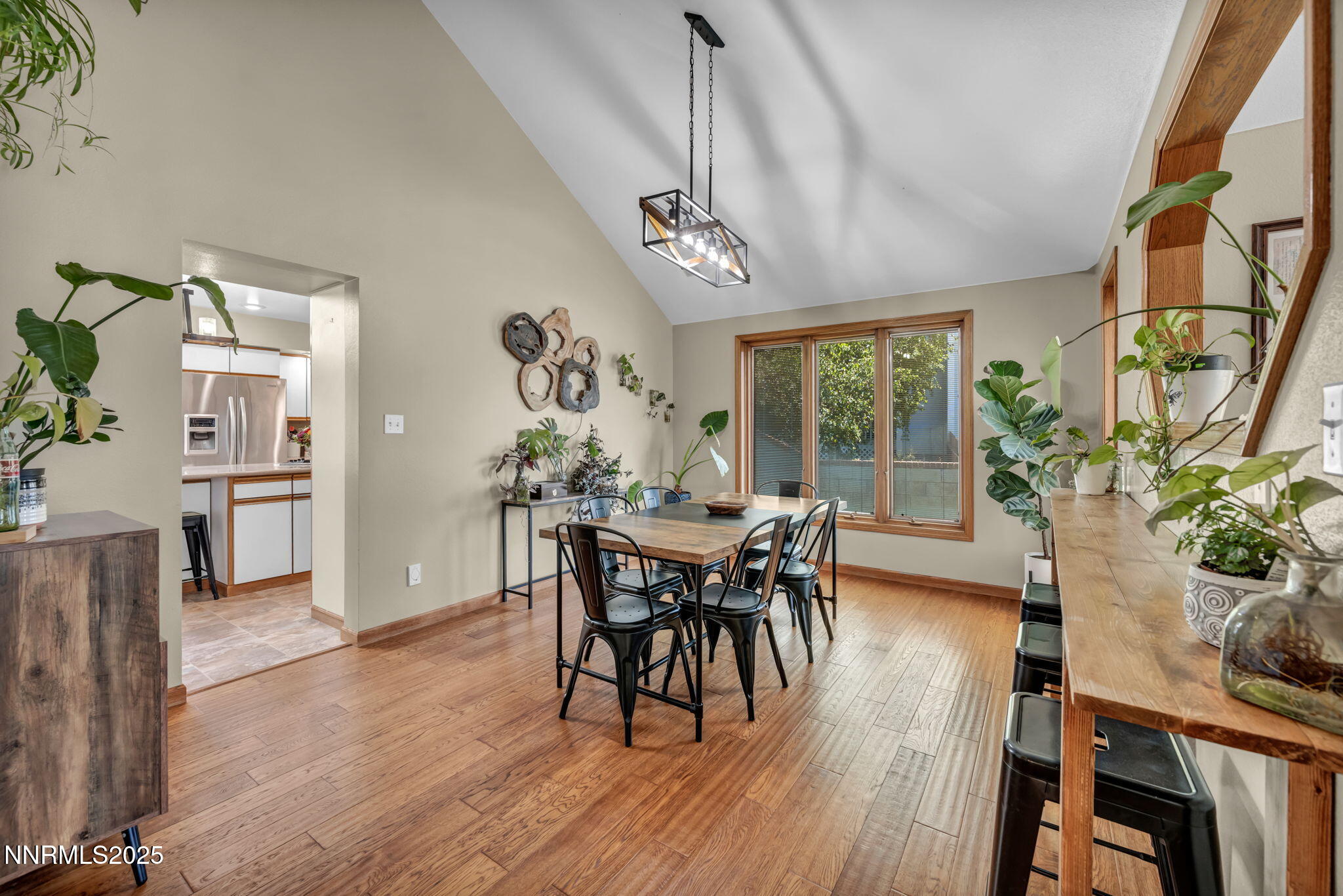 5595 Kluncy Canyon Road Property Photo 16