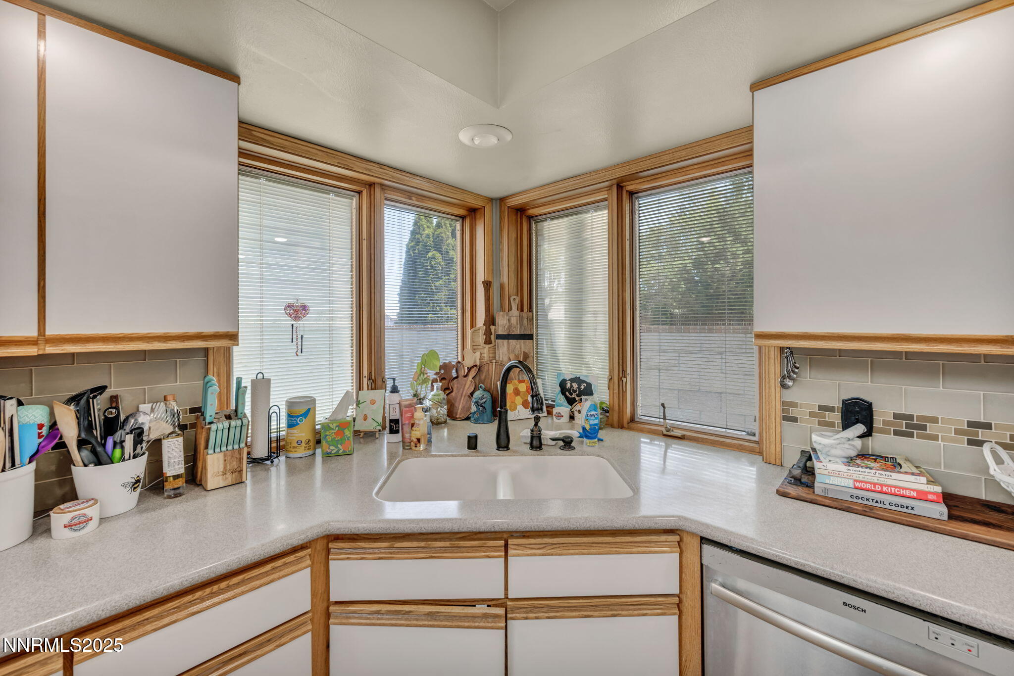 5595 Kluncy Canyon Road Property Photo 19