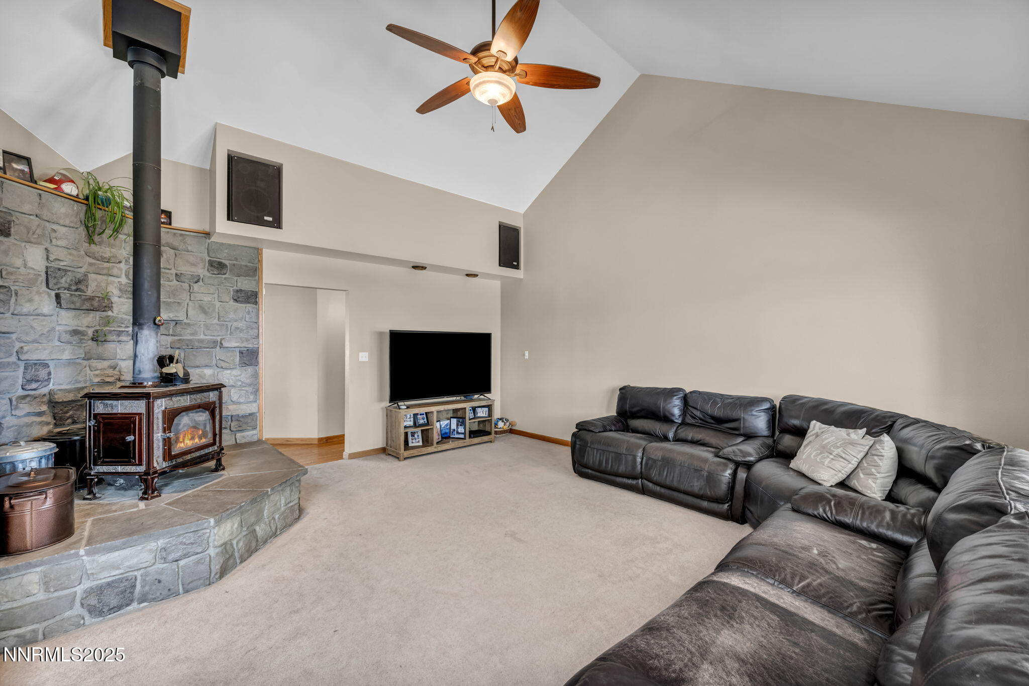 5595 Kluncy Canyon Road Property Photo 22
