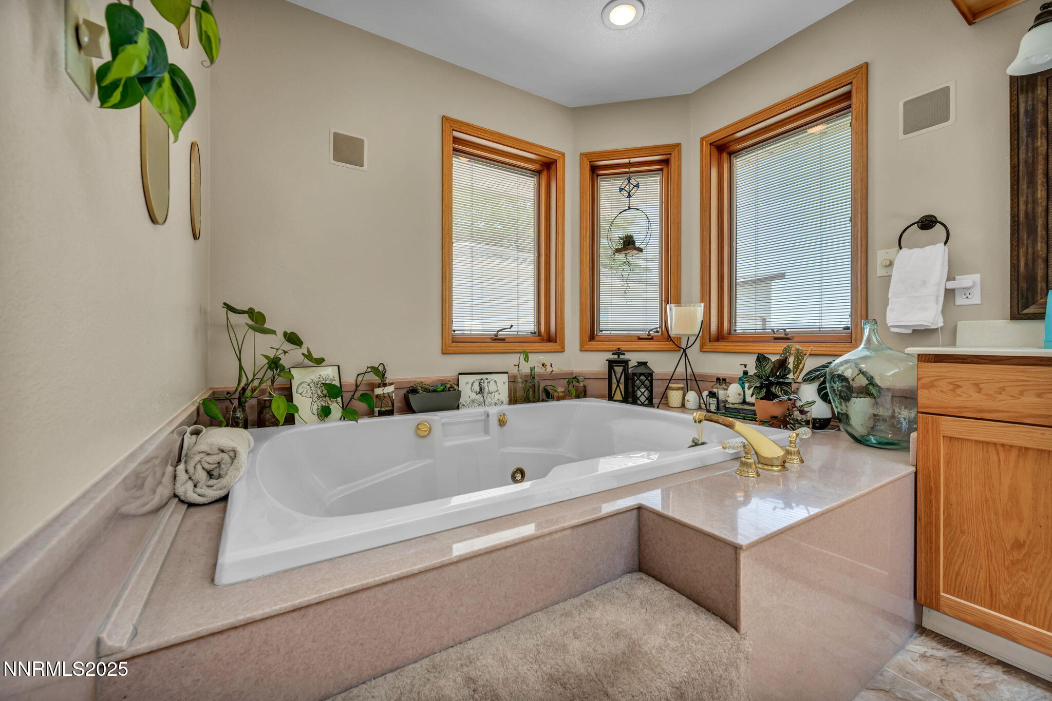 5595 Kluncy Canyon Road Property Photo 32