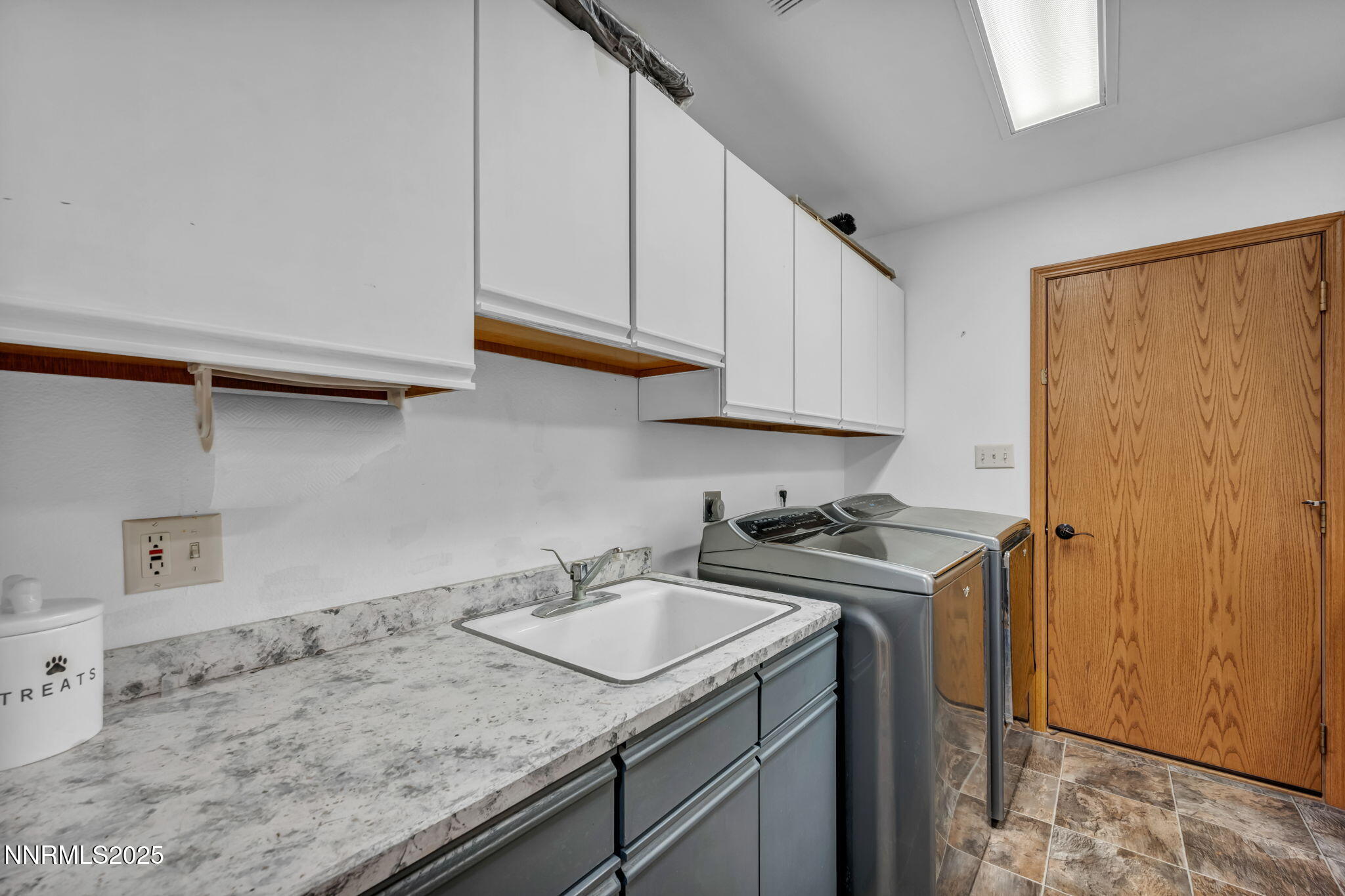 5595 Kluncy Canyon Road Property Photo 33