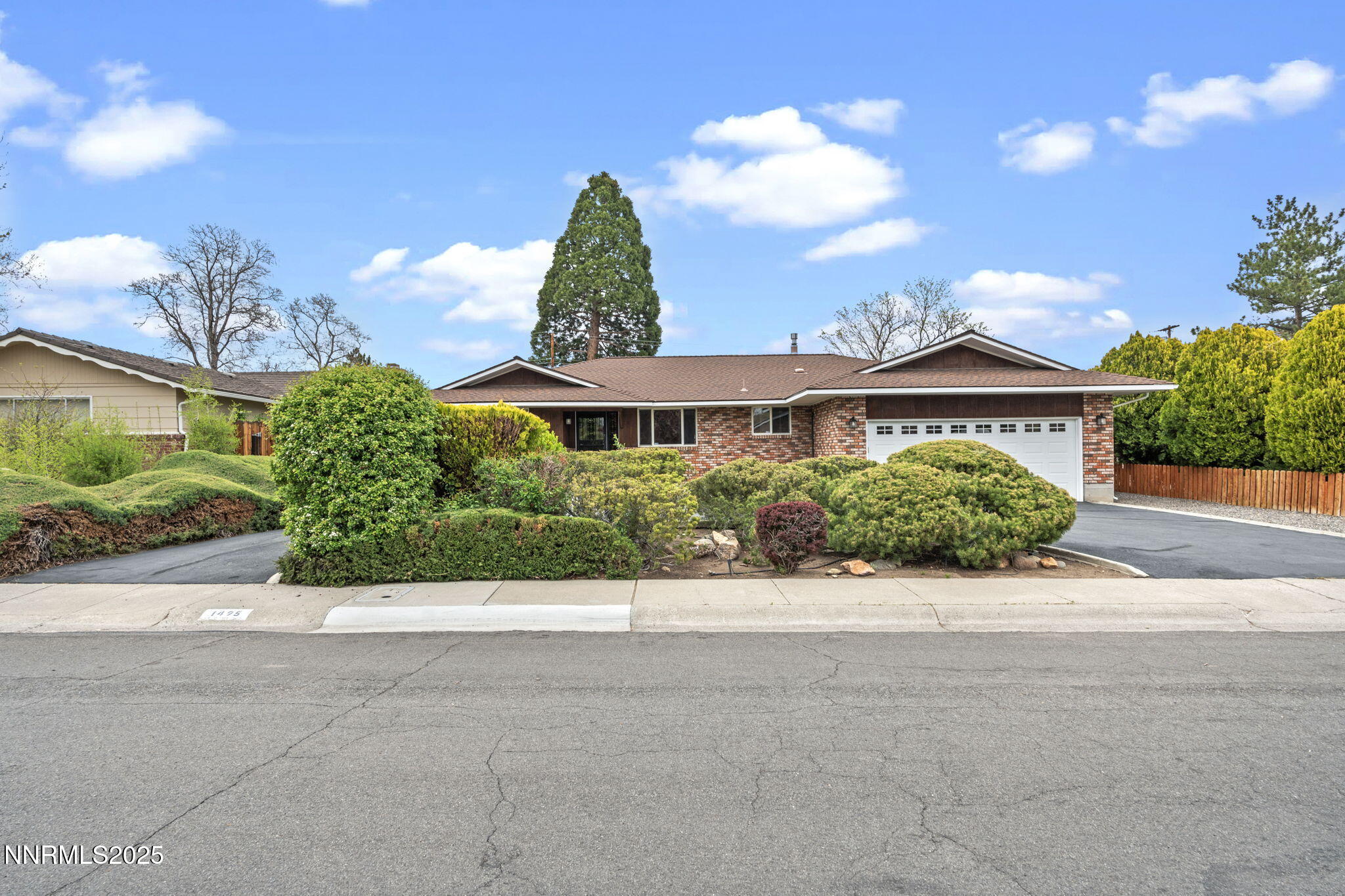 1495 Lillian Way Property Photo 1