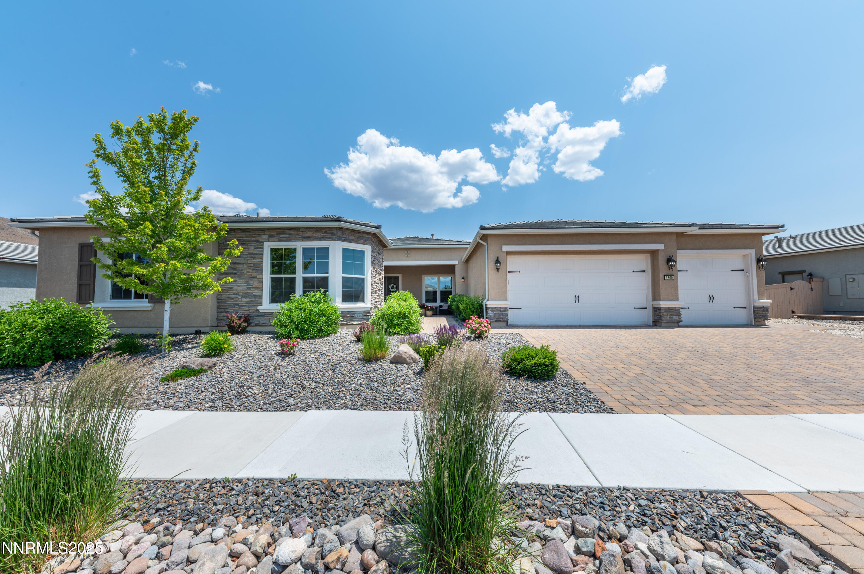 9860 Sea Breeze Lane Property Photo 1