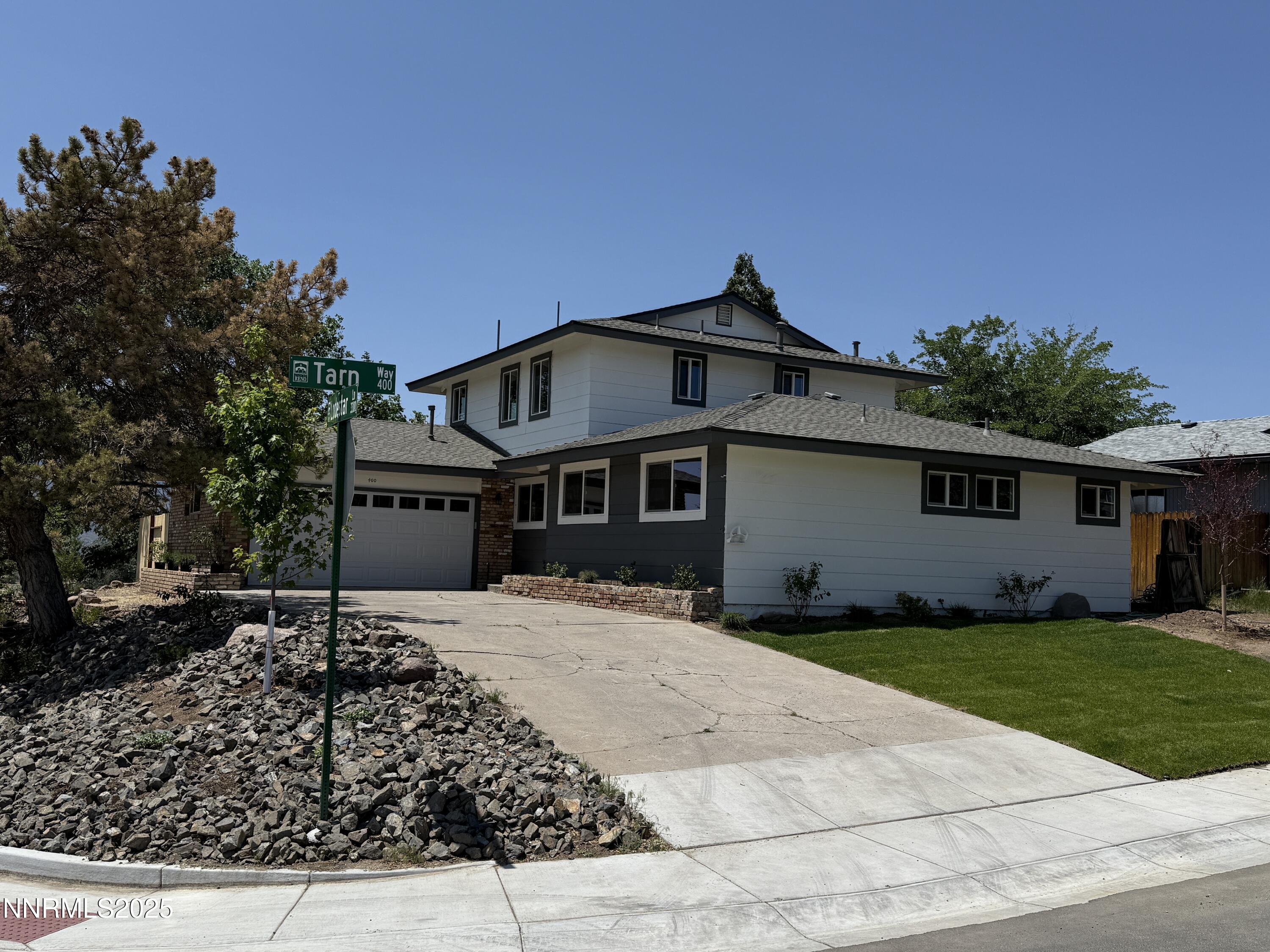 400 N Tarn Way Property Photo 1