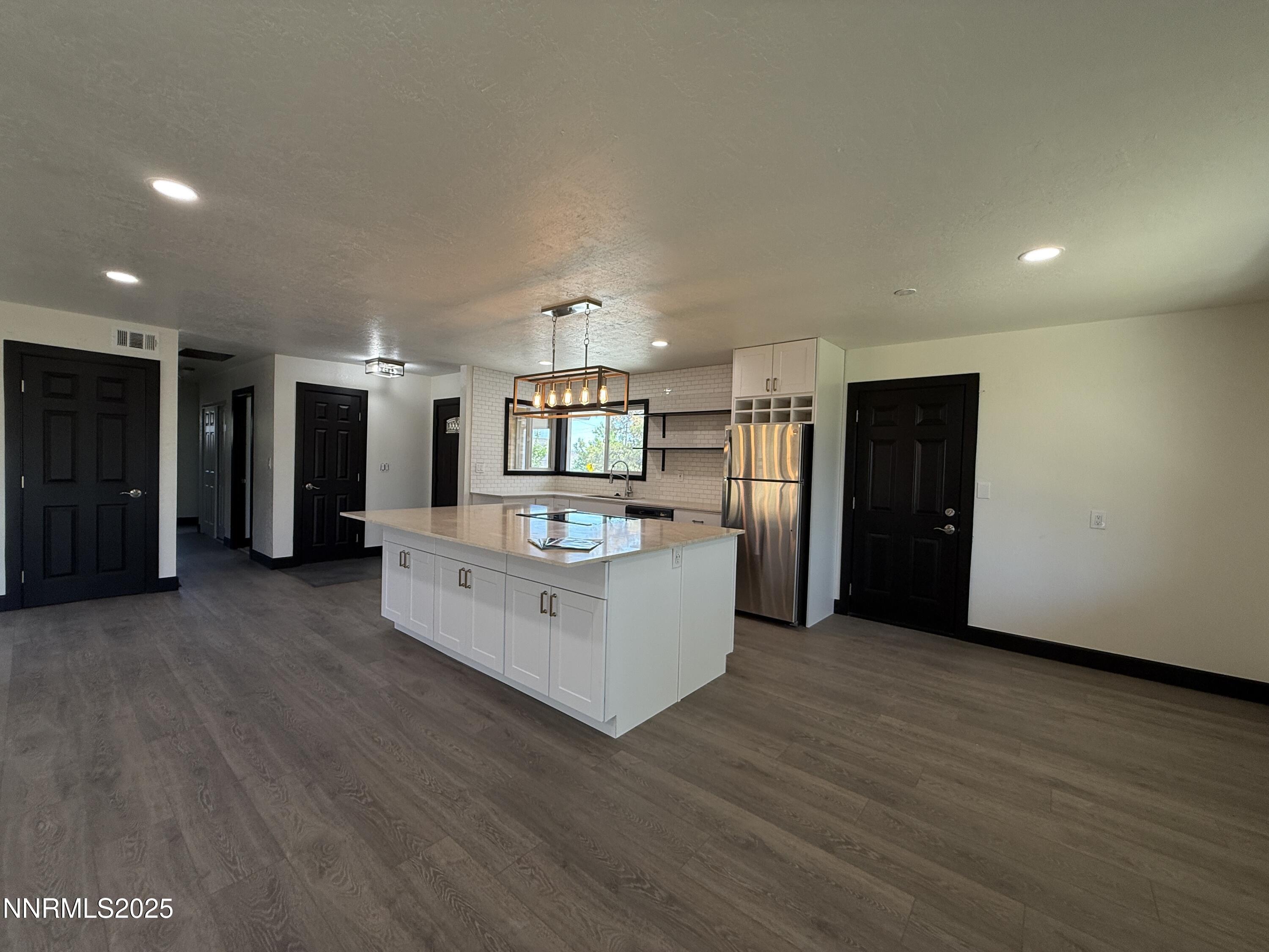 400 N Tarn Way Property Photo 2