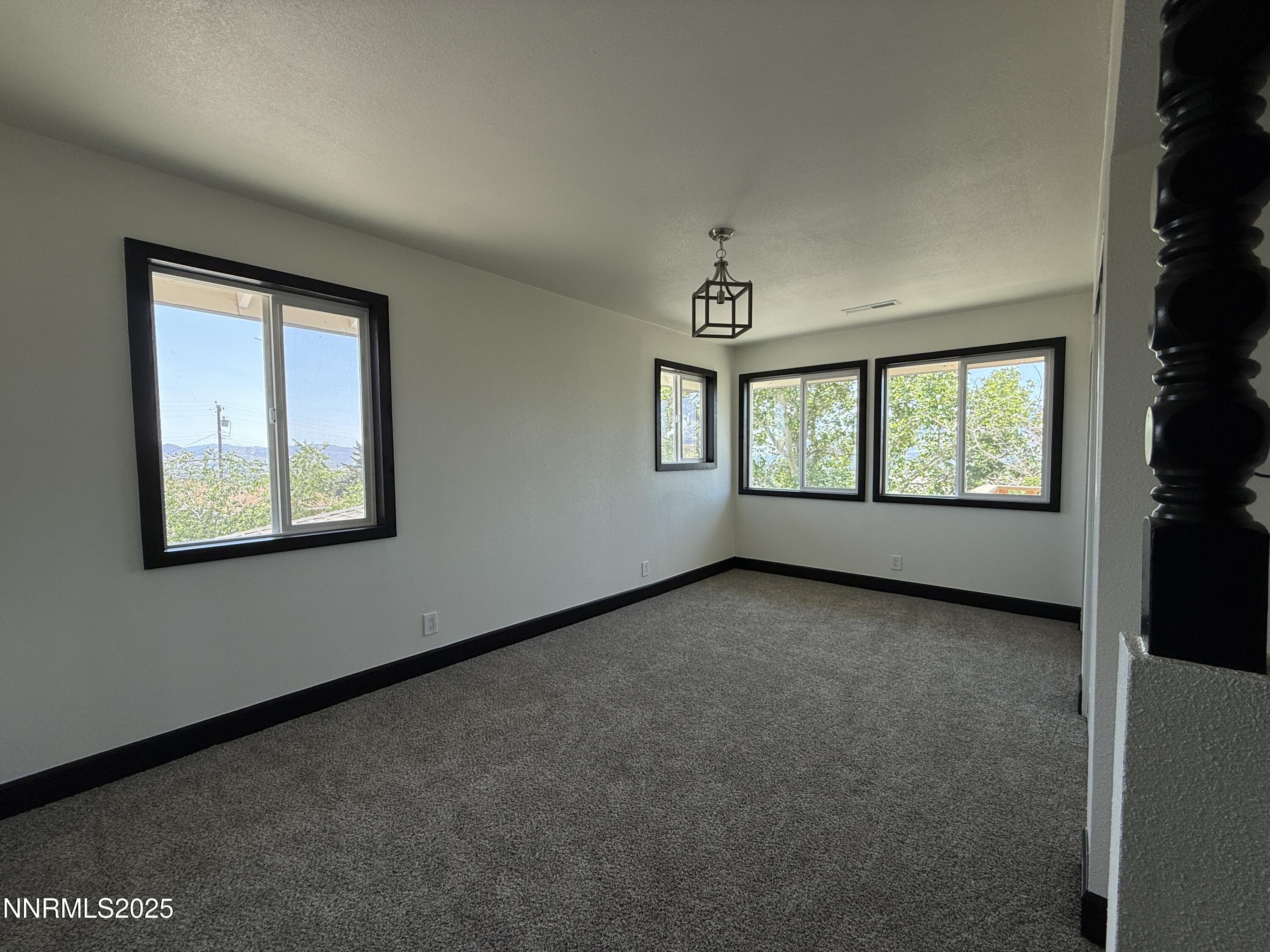 400 N Tarn Way Property Photo 4