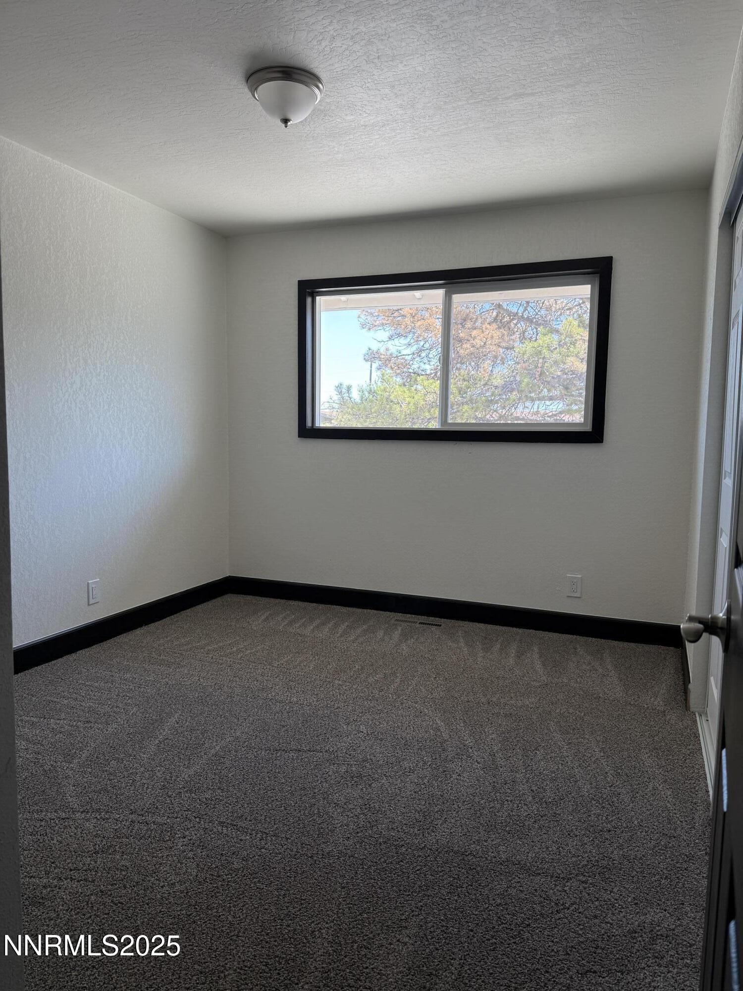 400 N Tarn Way Property Photo 7