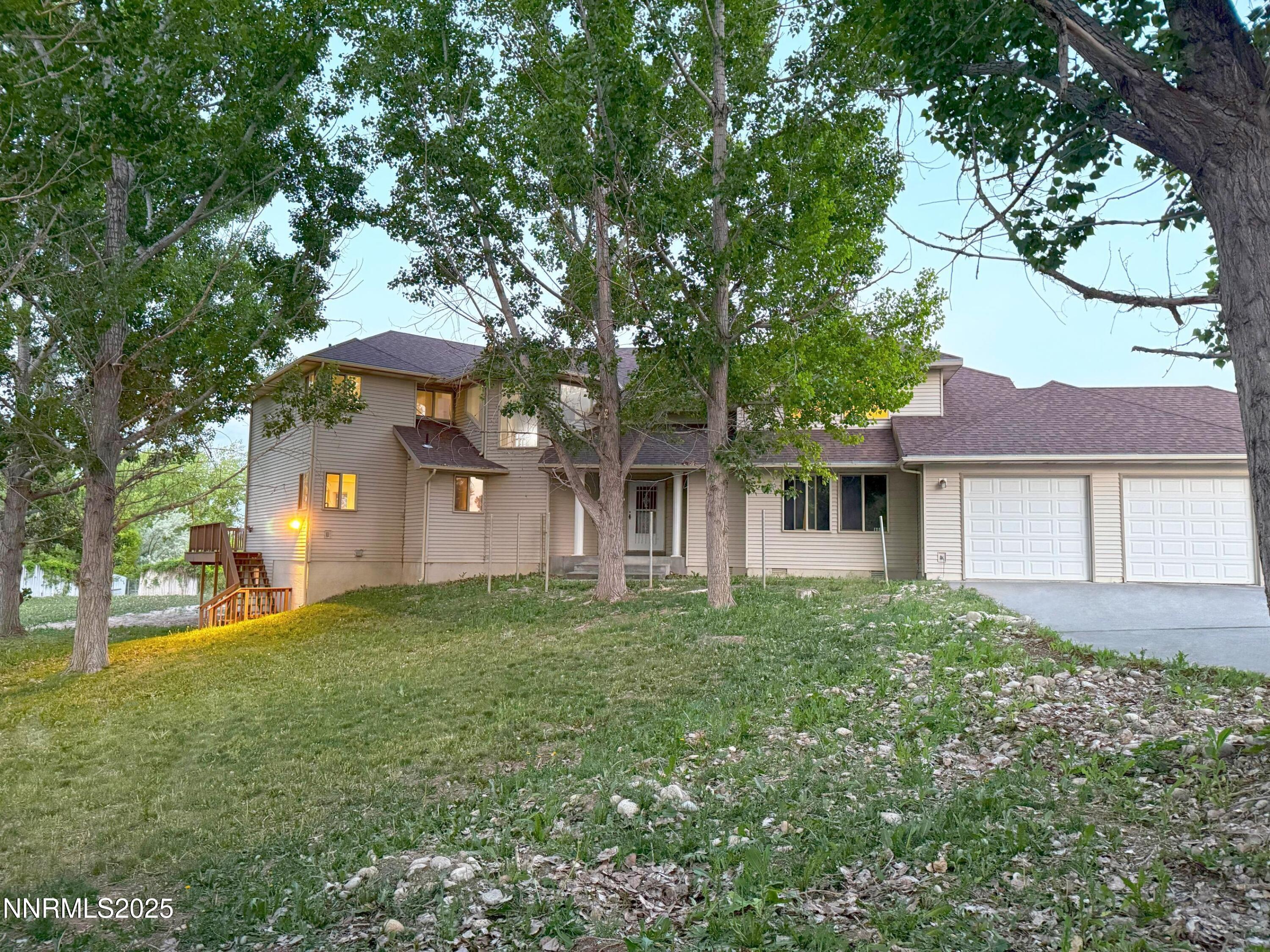 2092 Colonial Drive Property Photo 1
