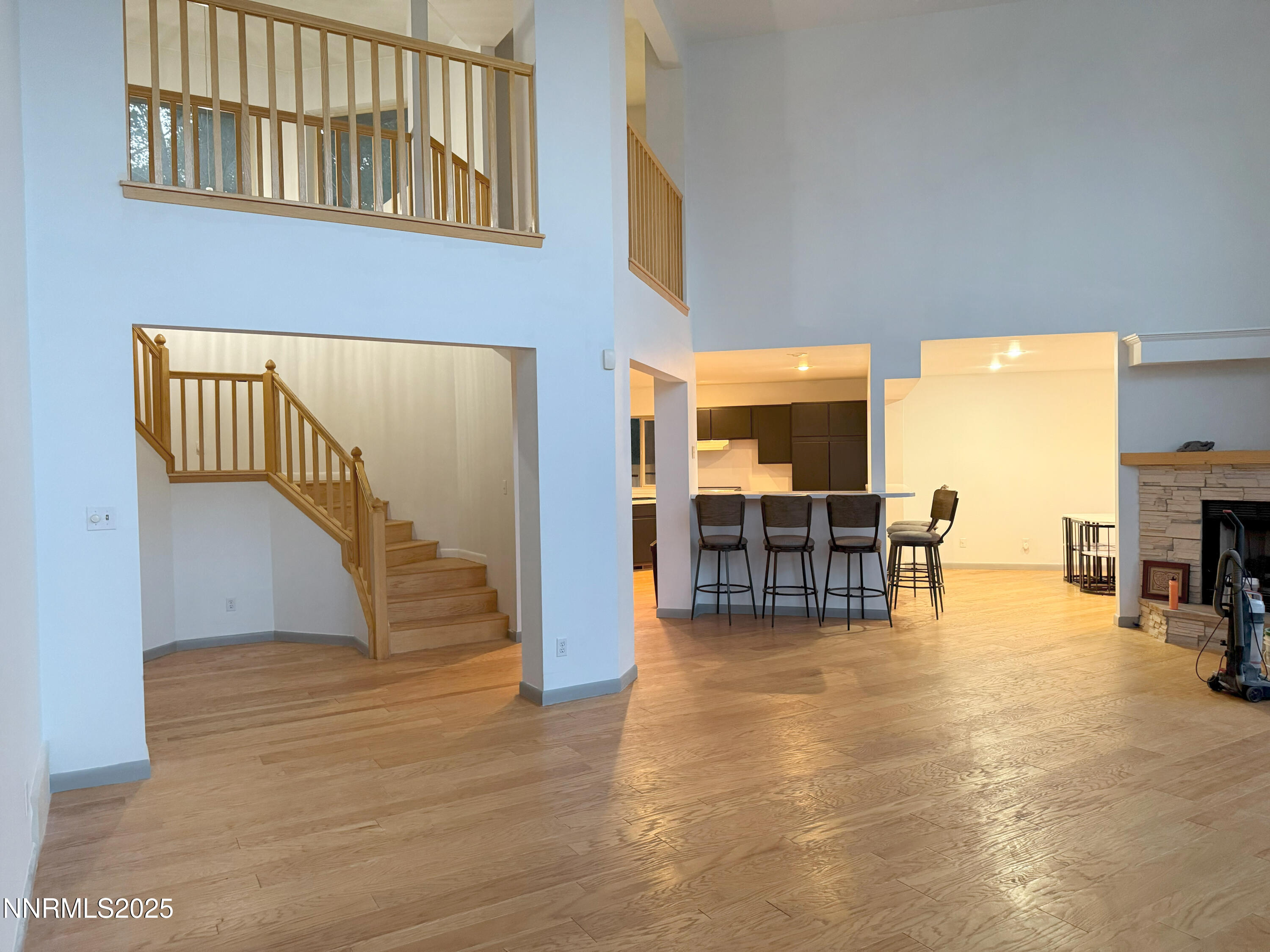 2092 Colonial Drive Property Photo 2