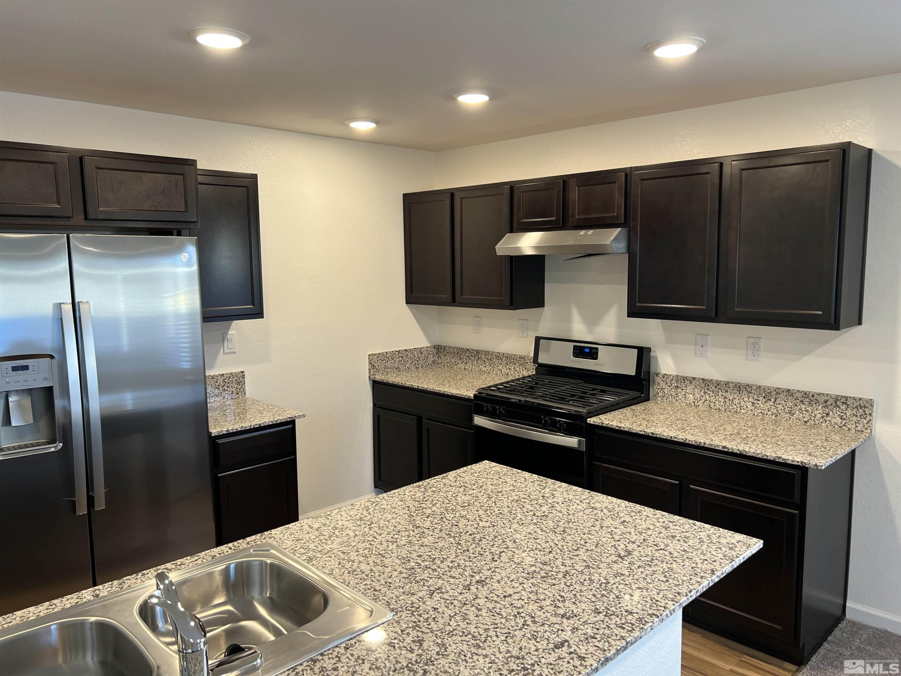 9255 Logan Creek Road Property Photo 4