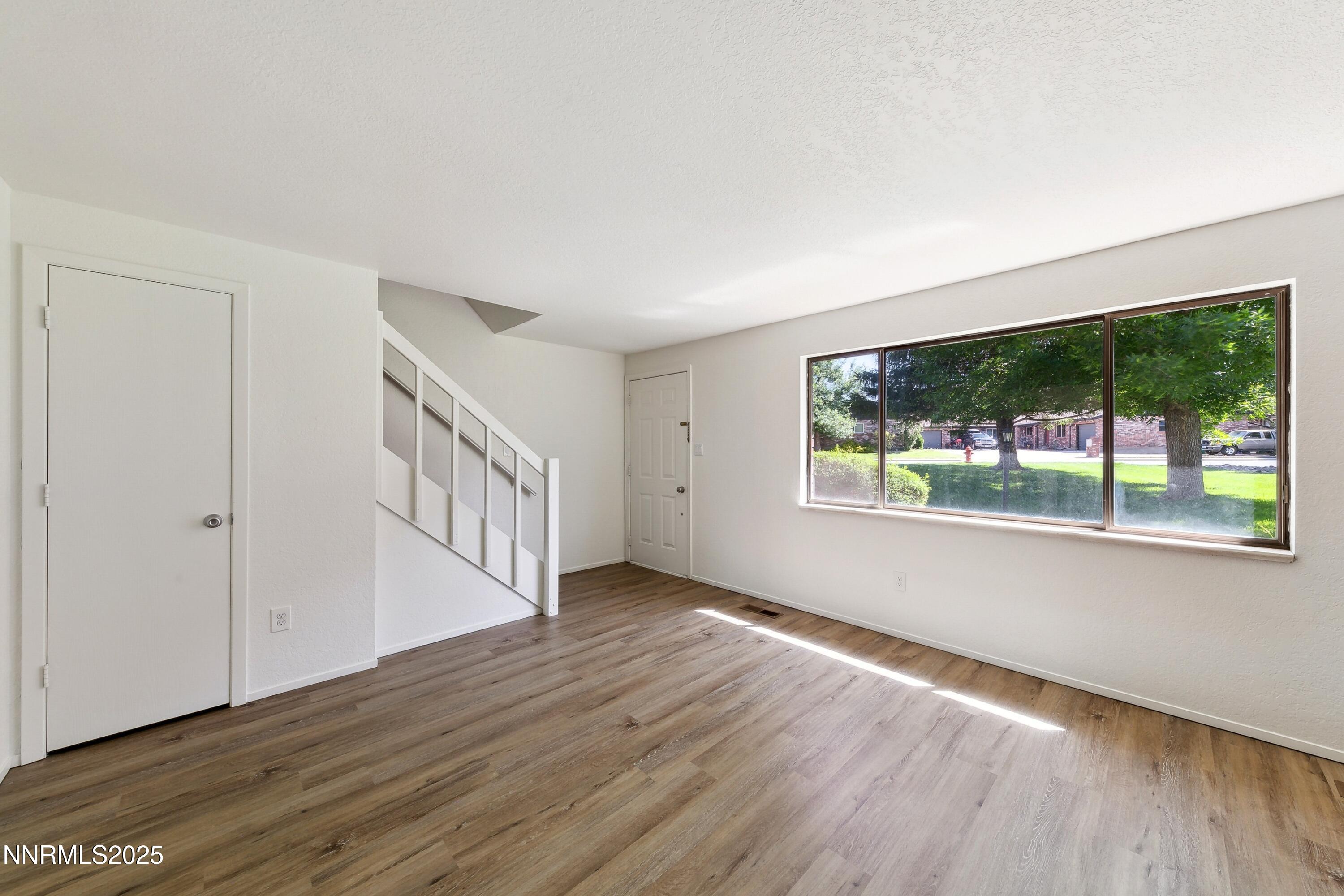 718 Travis Drive D Property Photo 4