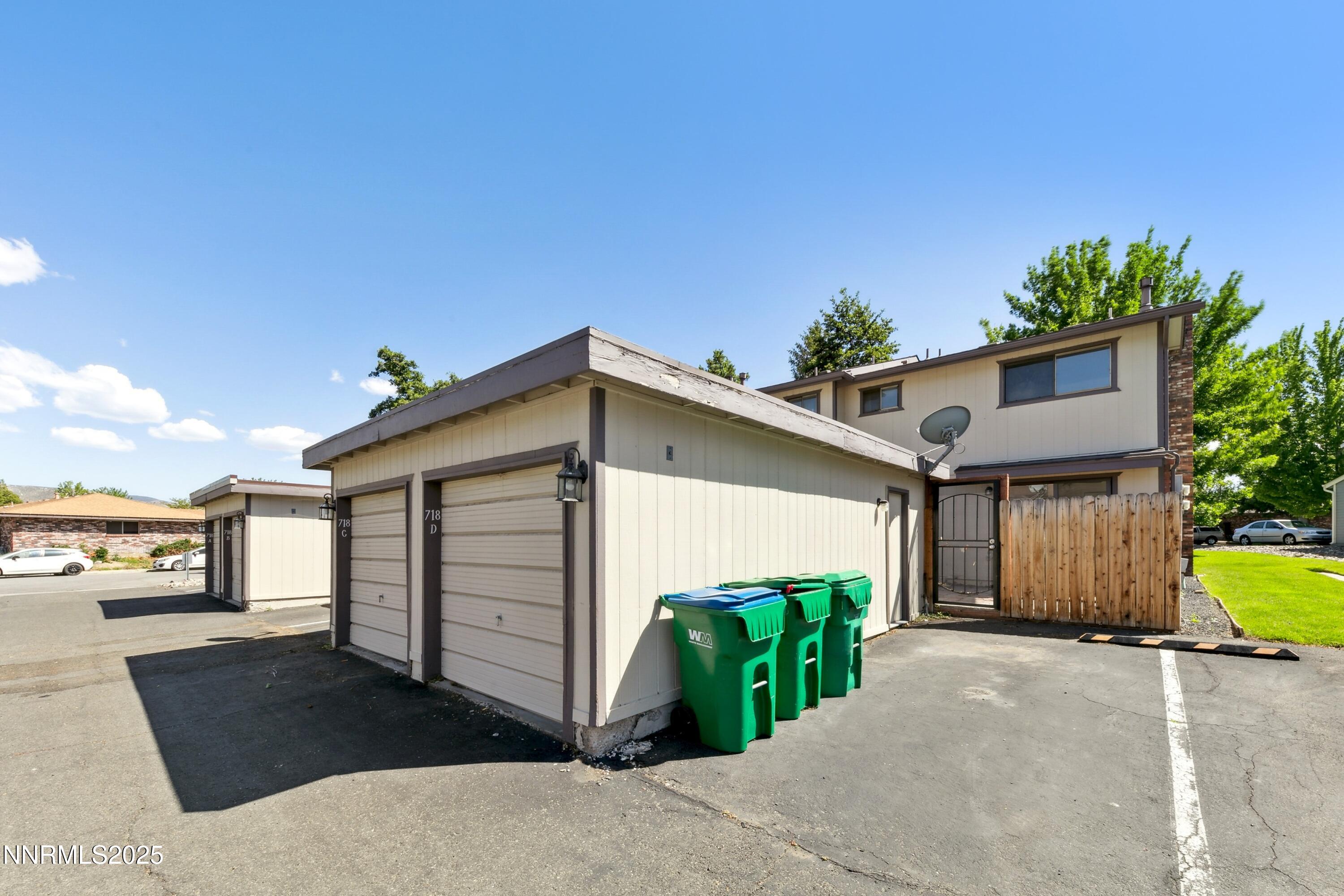 718 Travis Drive D Property Photo 6