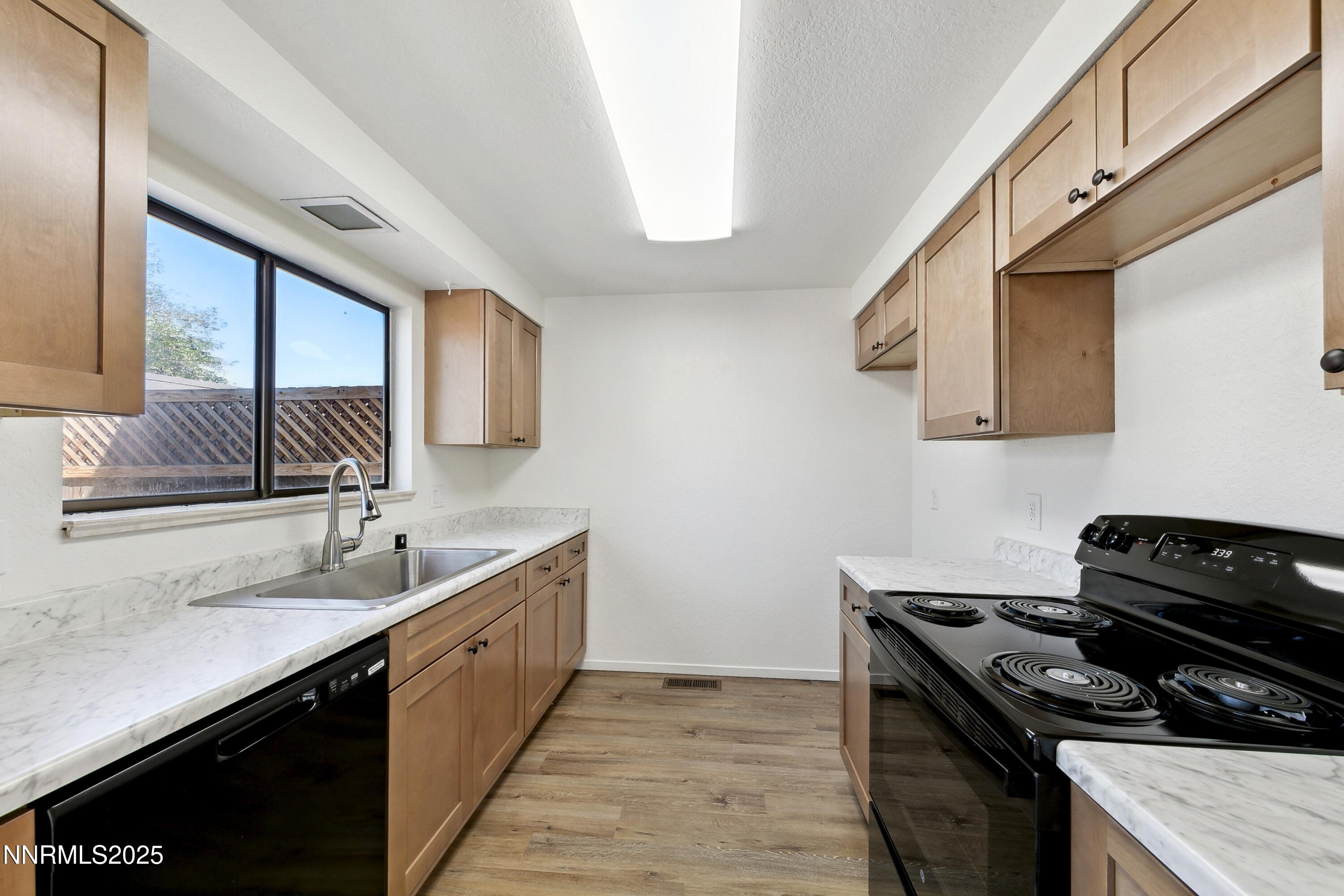 718 Travis Drive D Property Photo 10