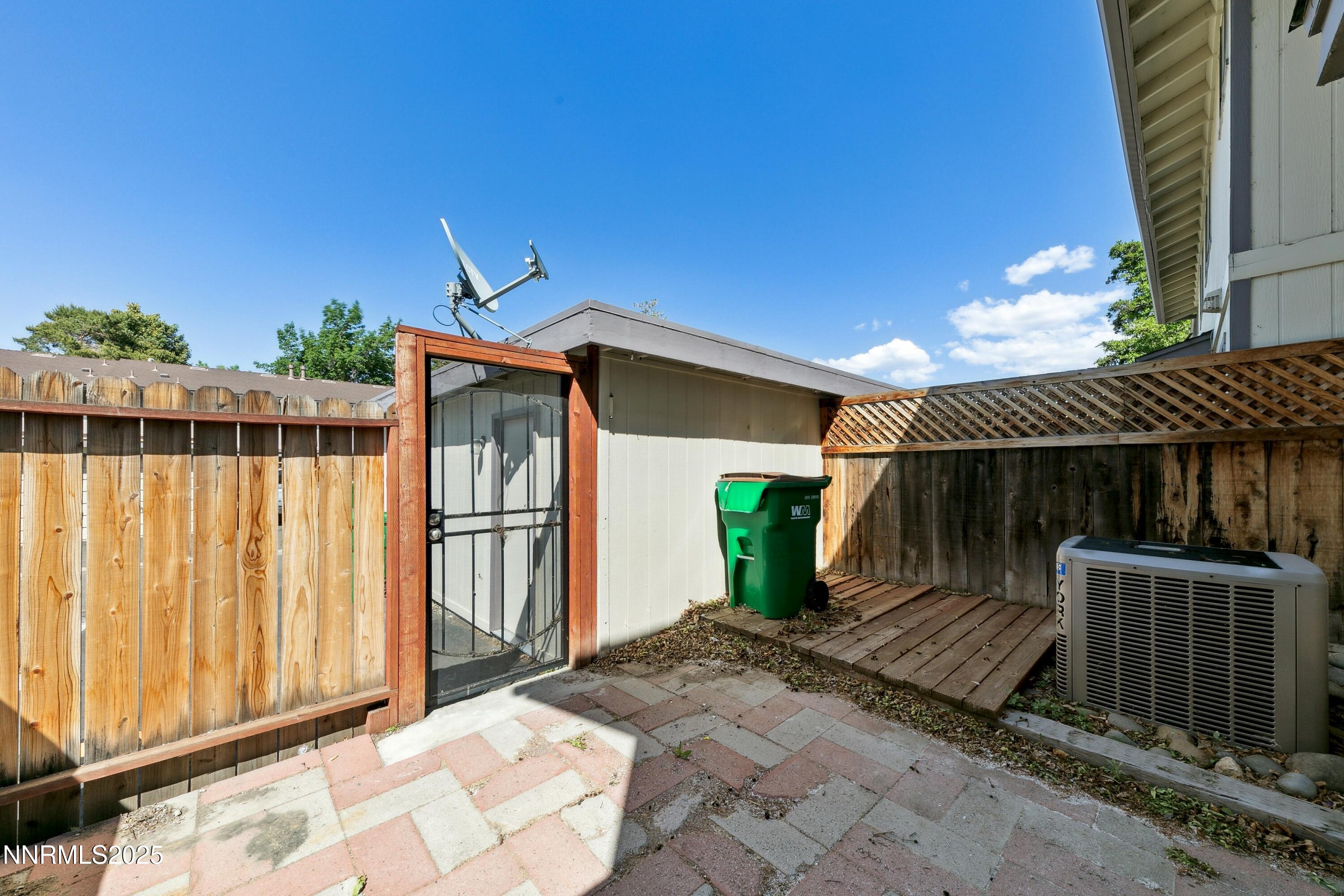 718 Travis Drive D Property Photo 11