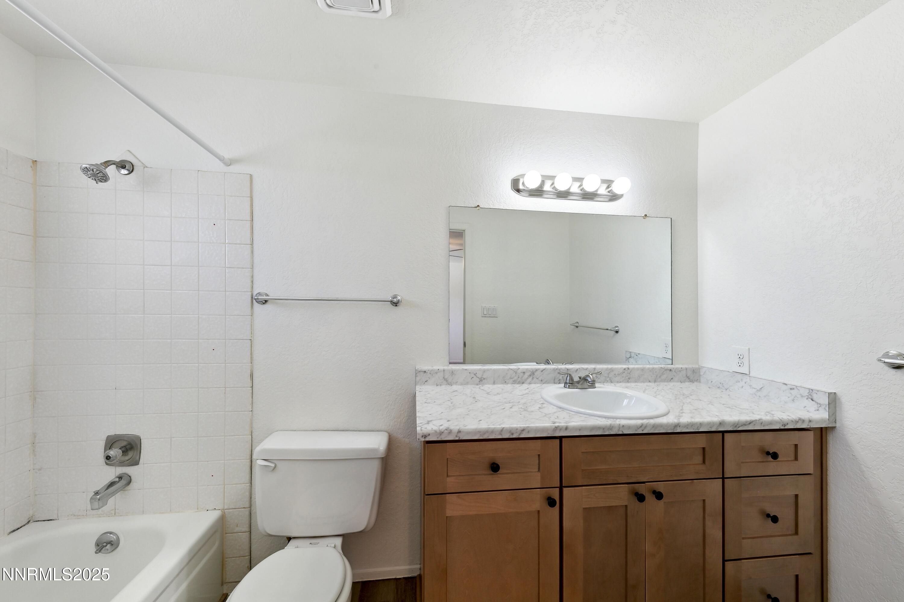 718 Travis Drive D Property Photo 15