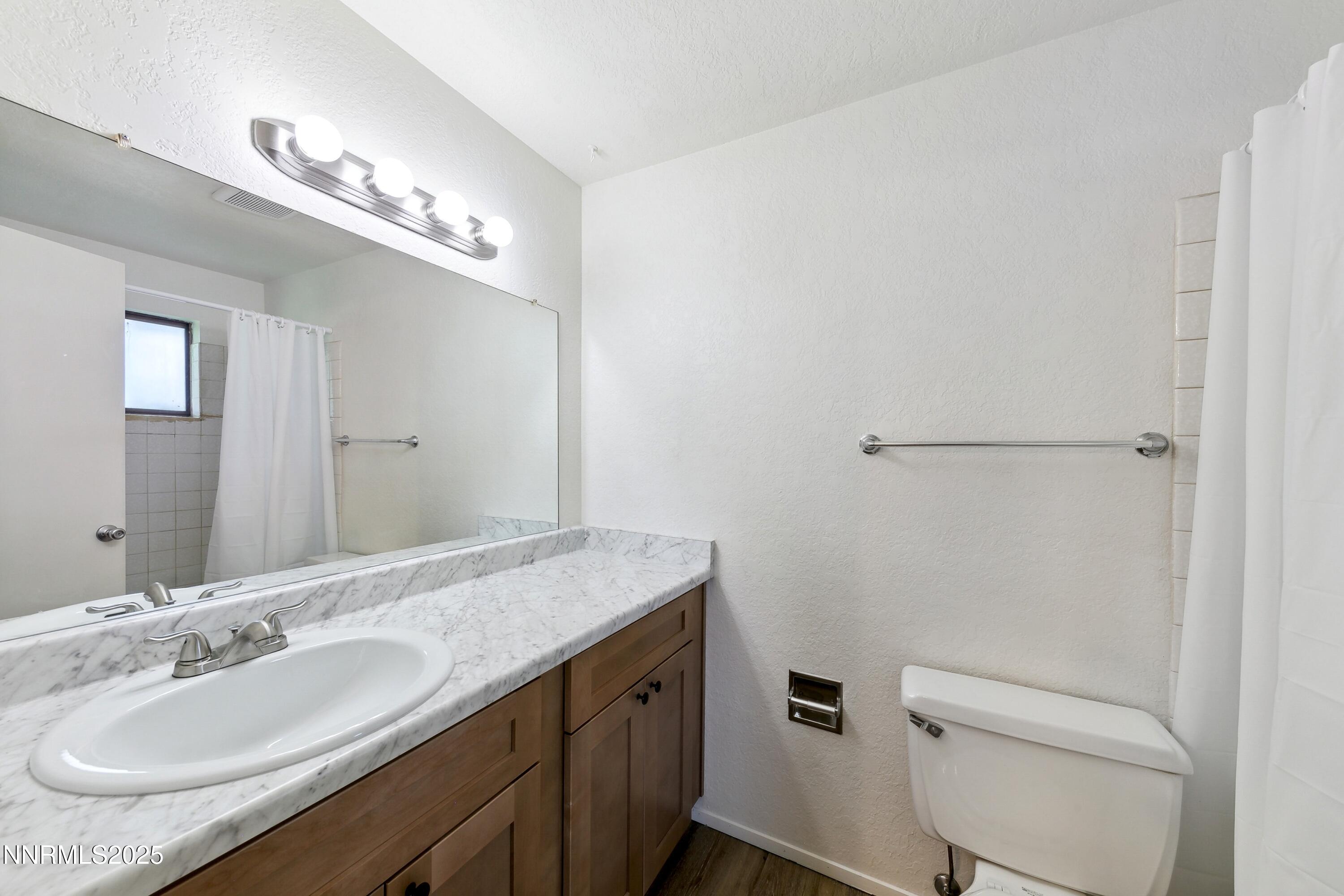 718 Travis Drive D Property Photo 17