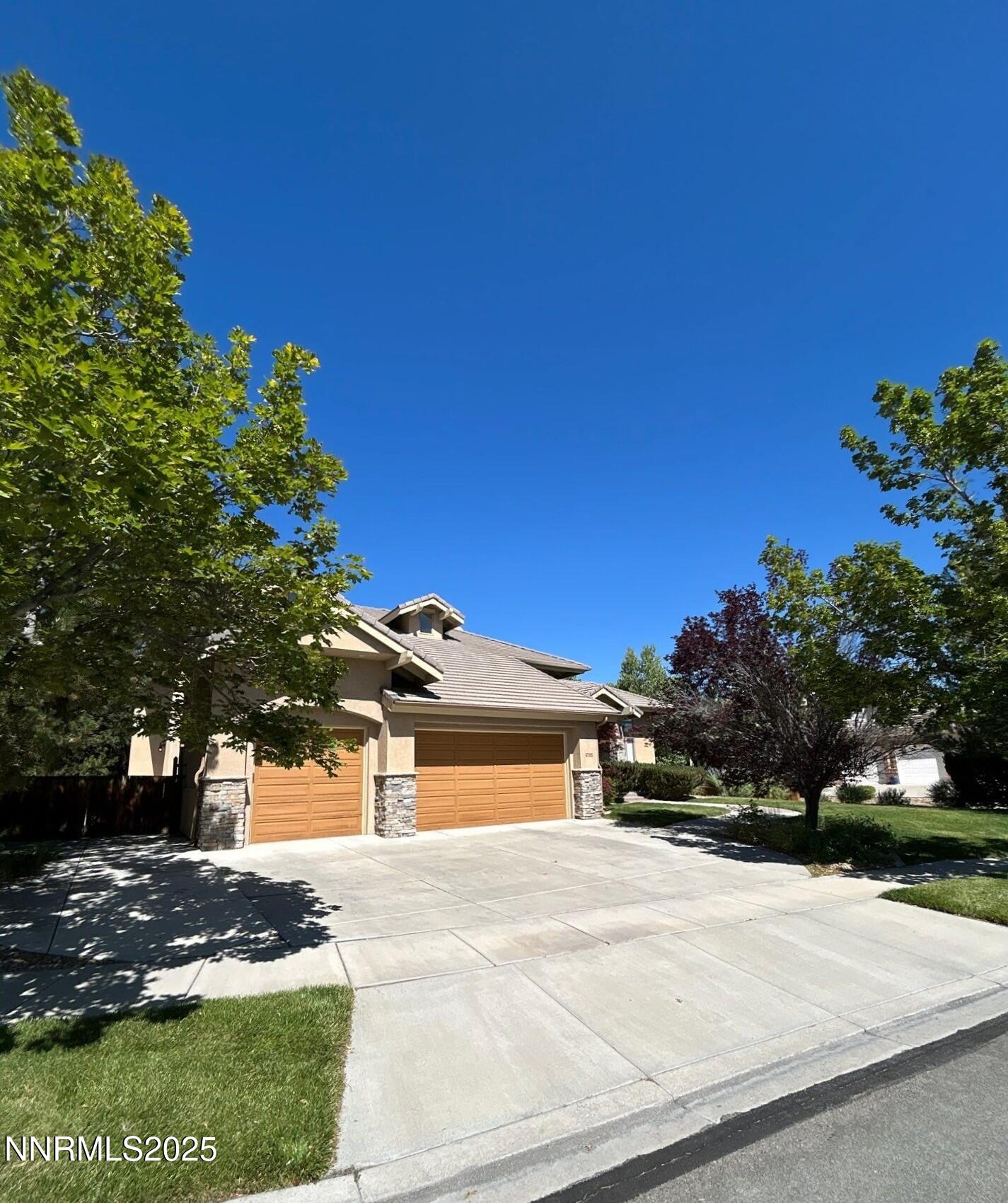 6785 Eagle Wing Circle Property Photo 1