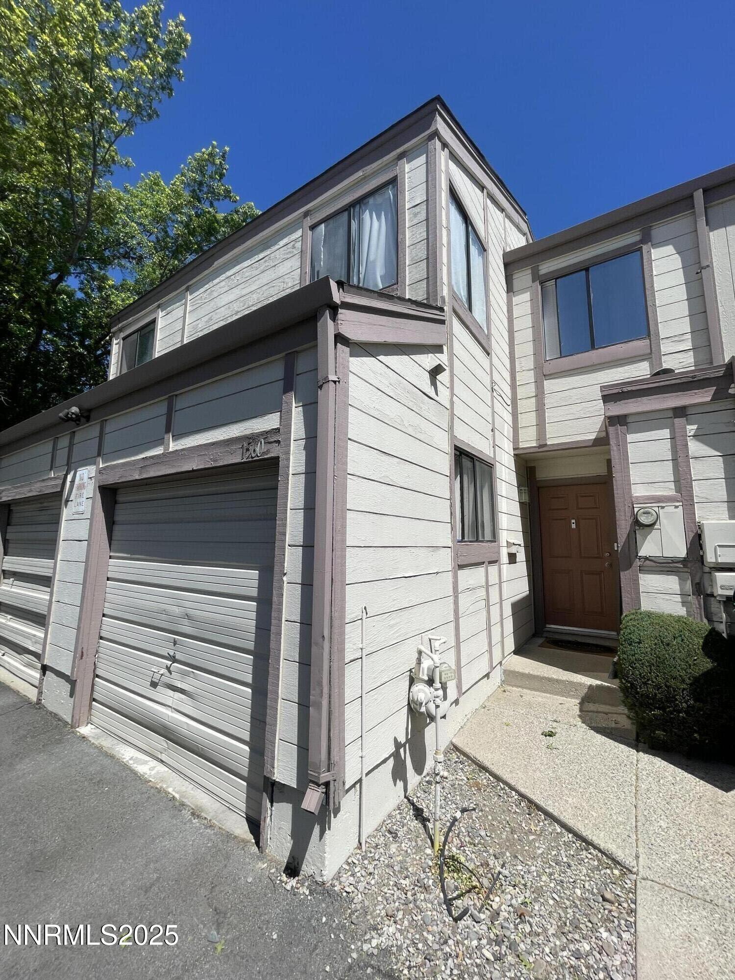 1560 Steven Court Property Photo 1