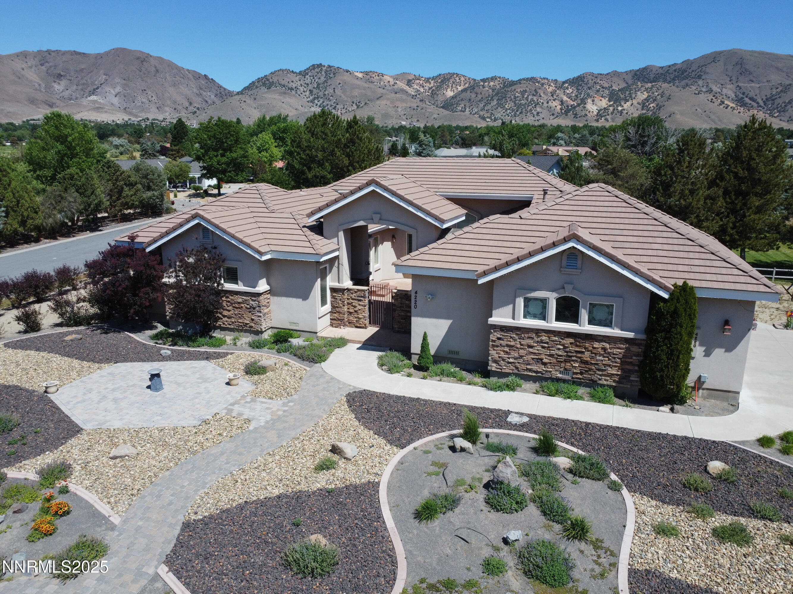 4220 W Hidden Valley Drive Property Photo 1